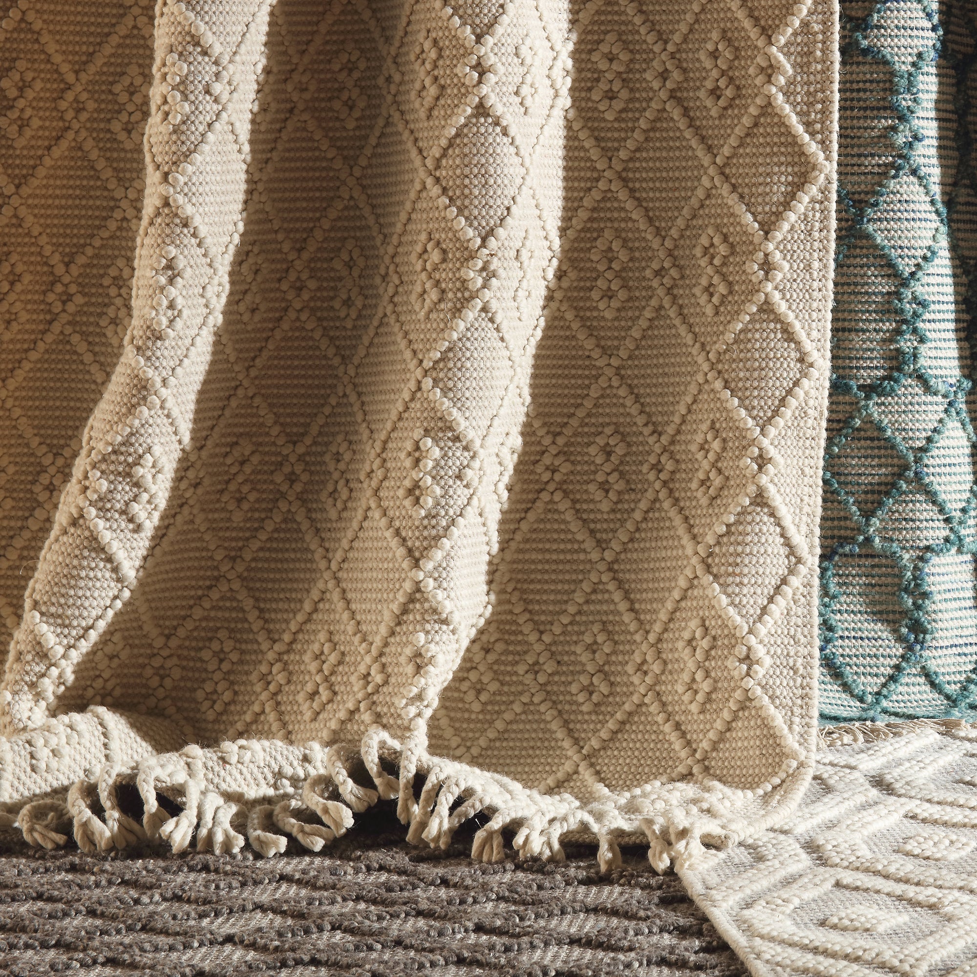 Avanti Handwoven Cream Bobble Wool Rug - Image 4