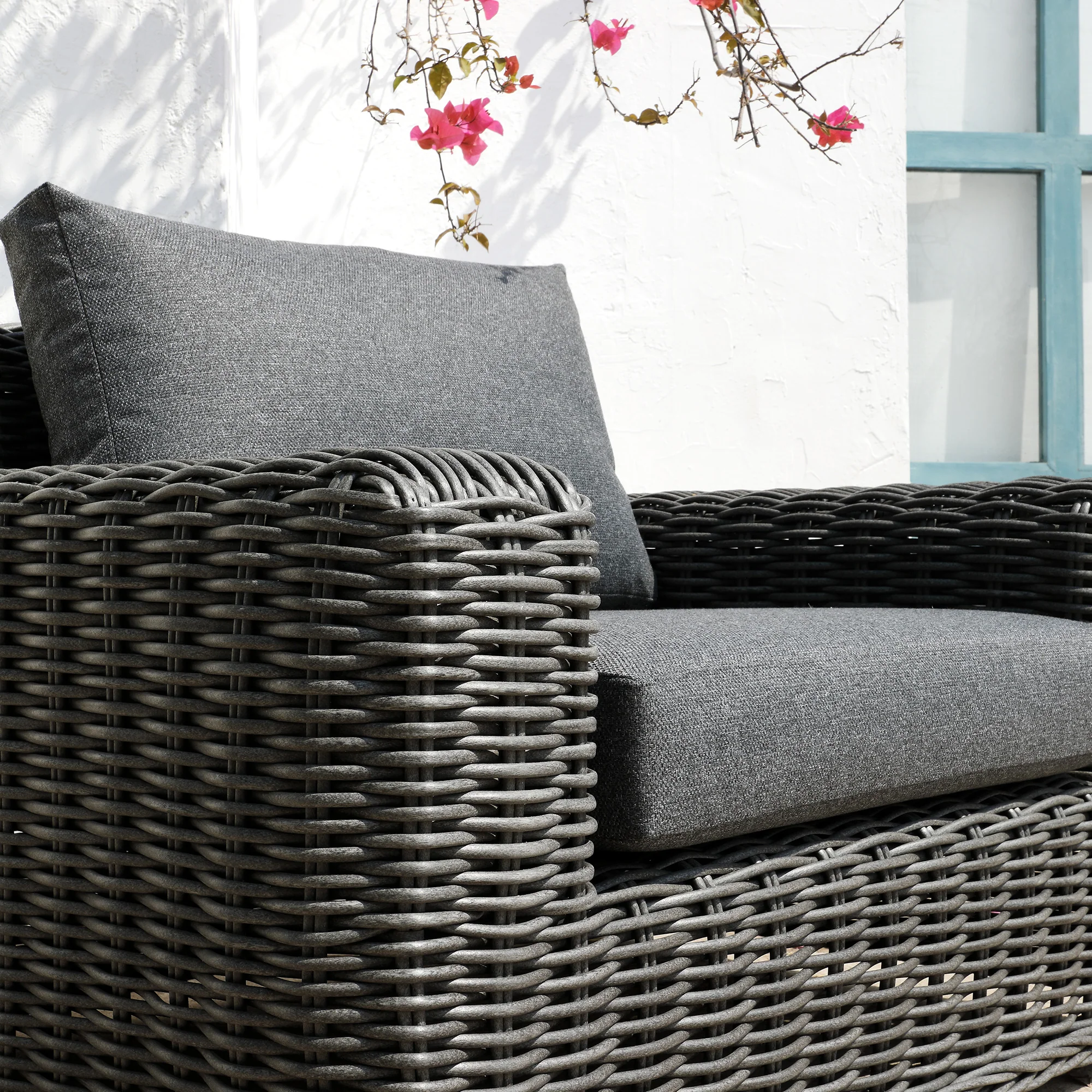 Bellagio Round Wicker Outdoor 1-Seater Sofa, Dark Grey - Image 4
