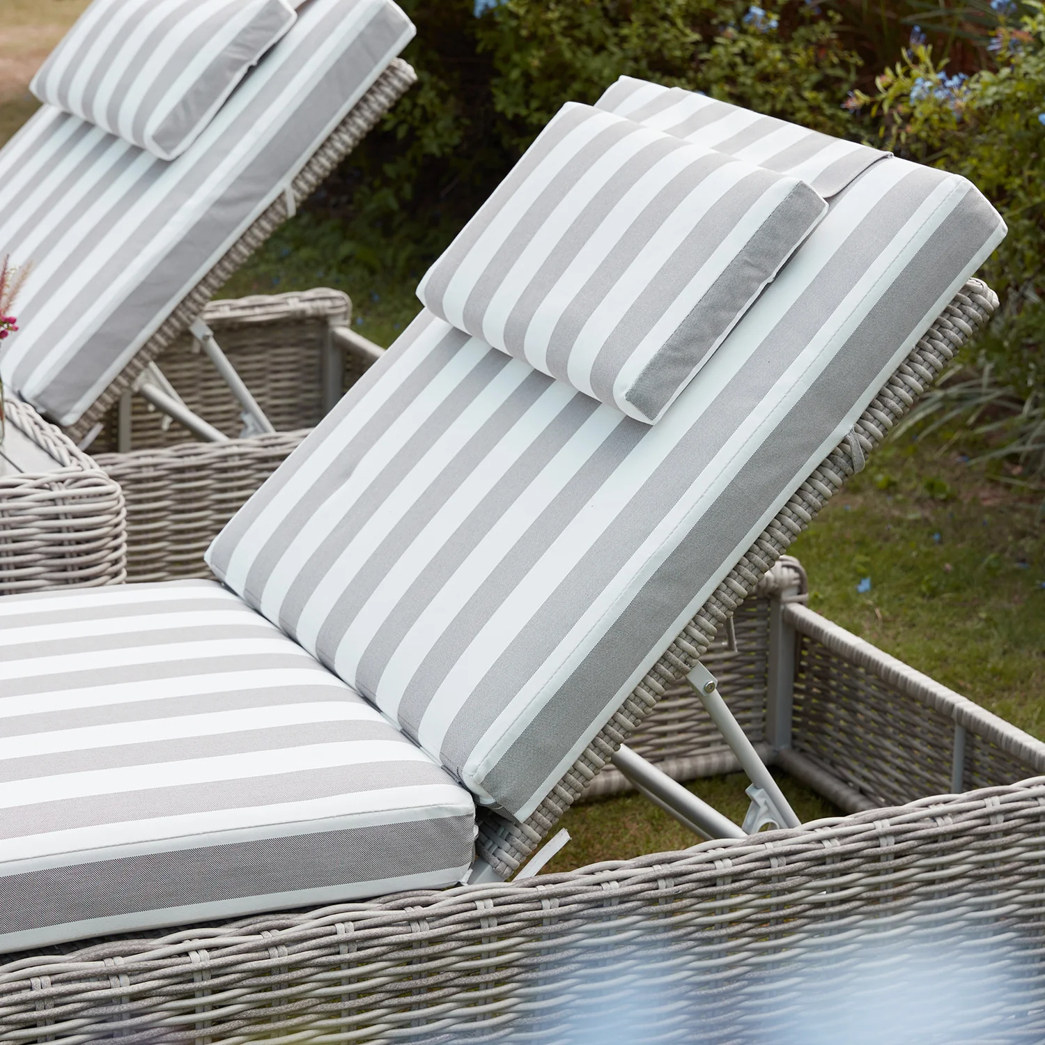 Bellagio Round Wicker Sun Lounger with Headrest, Light Grey with Taupe Stripes - Image 3