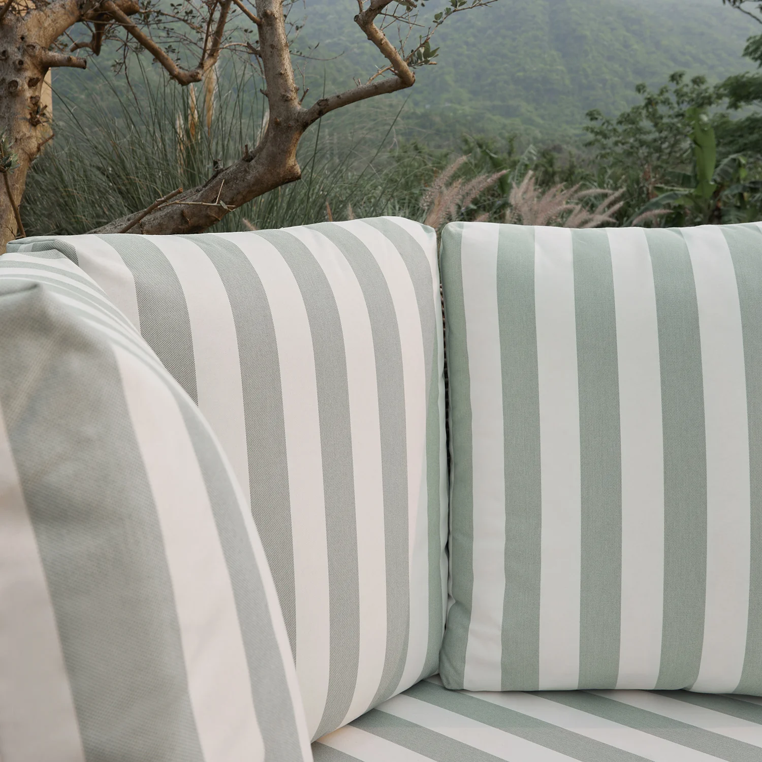 Bellagio Round Wicker Swivel Daybed, Natural with Sage Stripes - Image 8