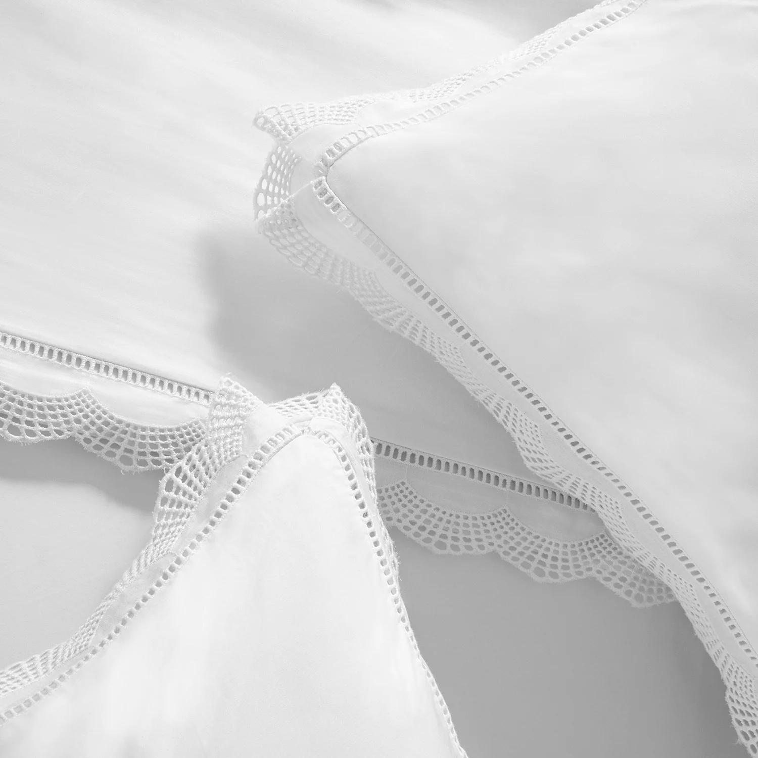 Castillo White Lace 300 Thread Count Cotton Percale King Size Pillowcases - Pair - Image 5
