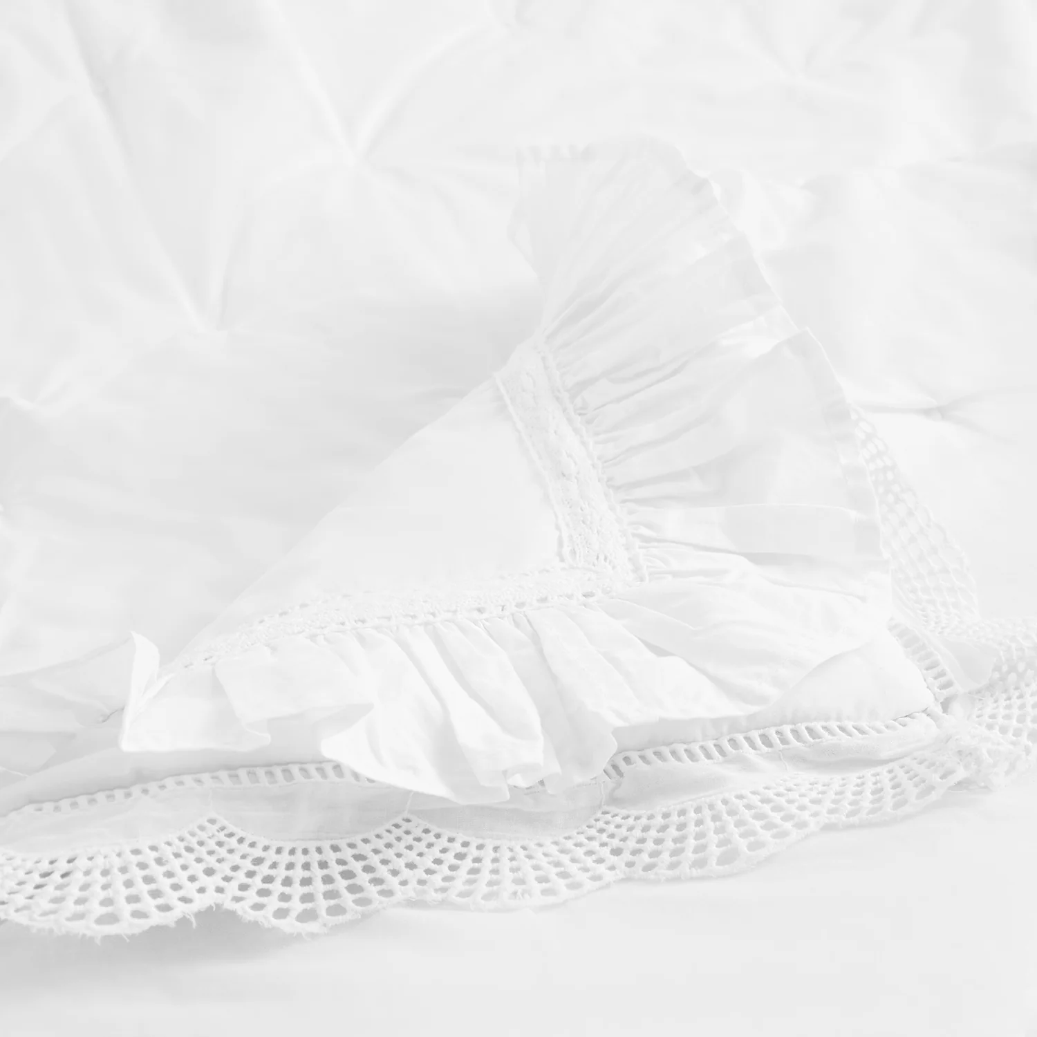 Castillo White Lace Quilted 300 Thread Count Cotton Percale Bedspread - Image 4