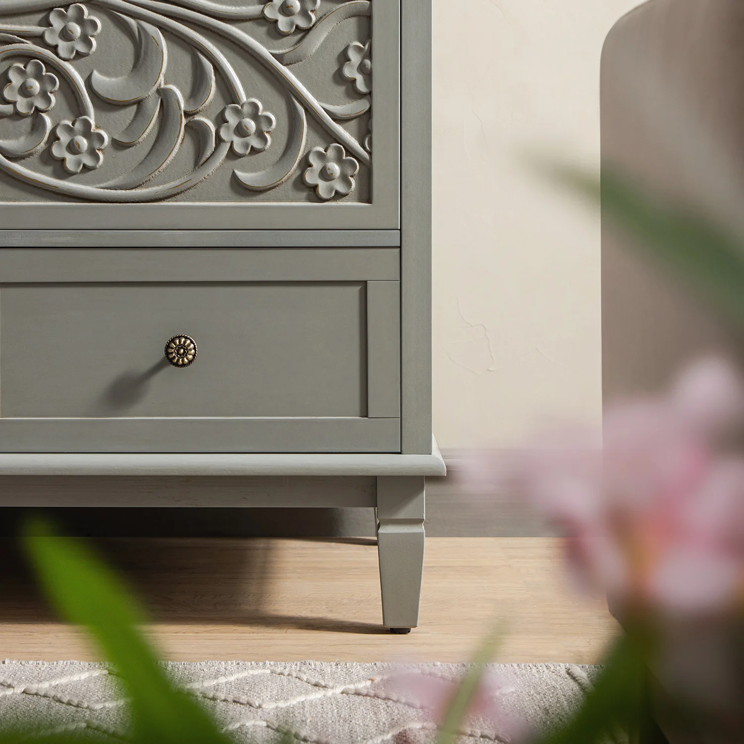Chantilly Mid Grey Carved Double Wardrobe - Image 6