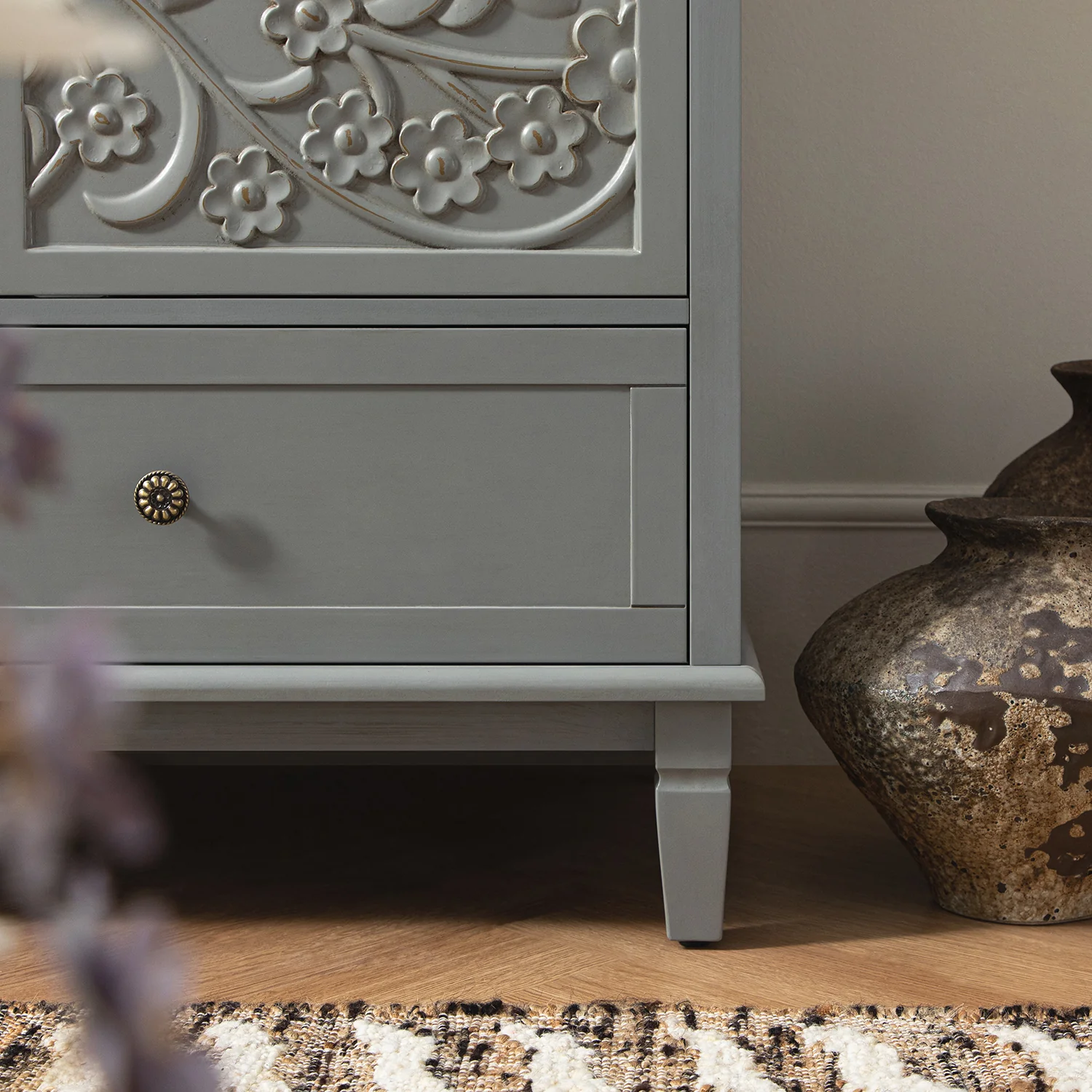 Chantilly Mid Grey Carved Triple Wardrobe - Image 6