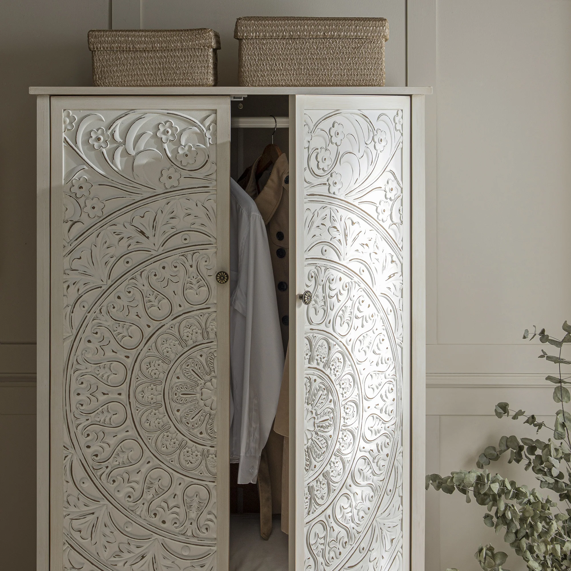 Chantilly Whitewashed Carved Double Wardrobe - Image 4
