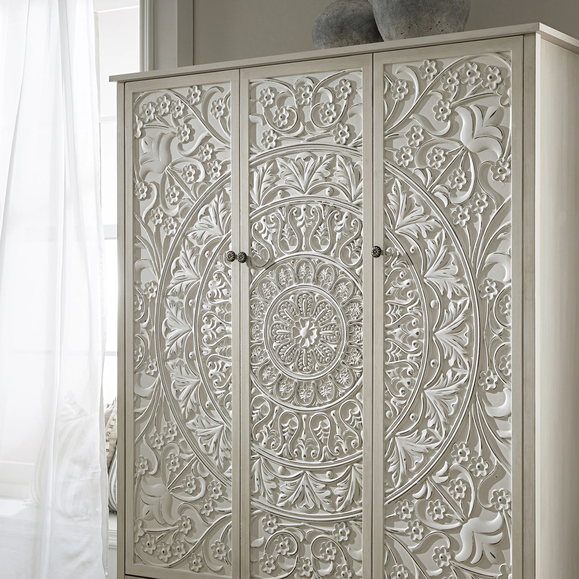 Chantilly Whitewashed Carved Triple Wardrobe - Image 4