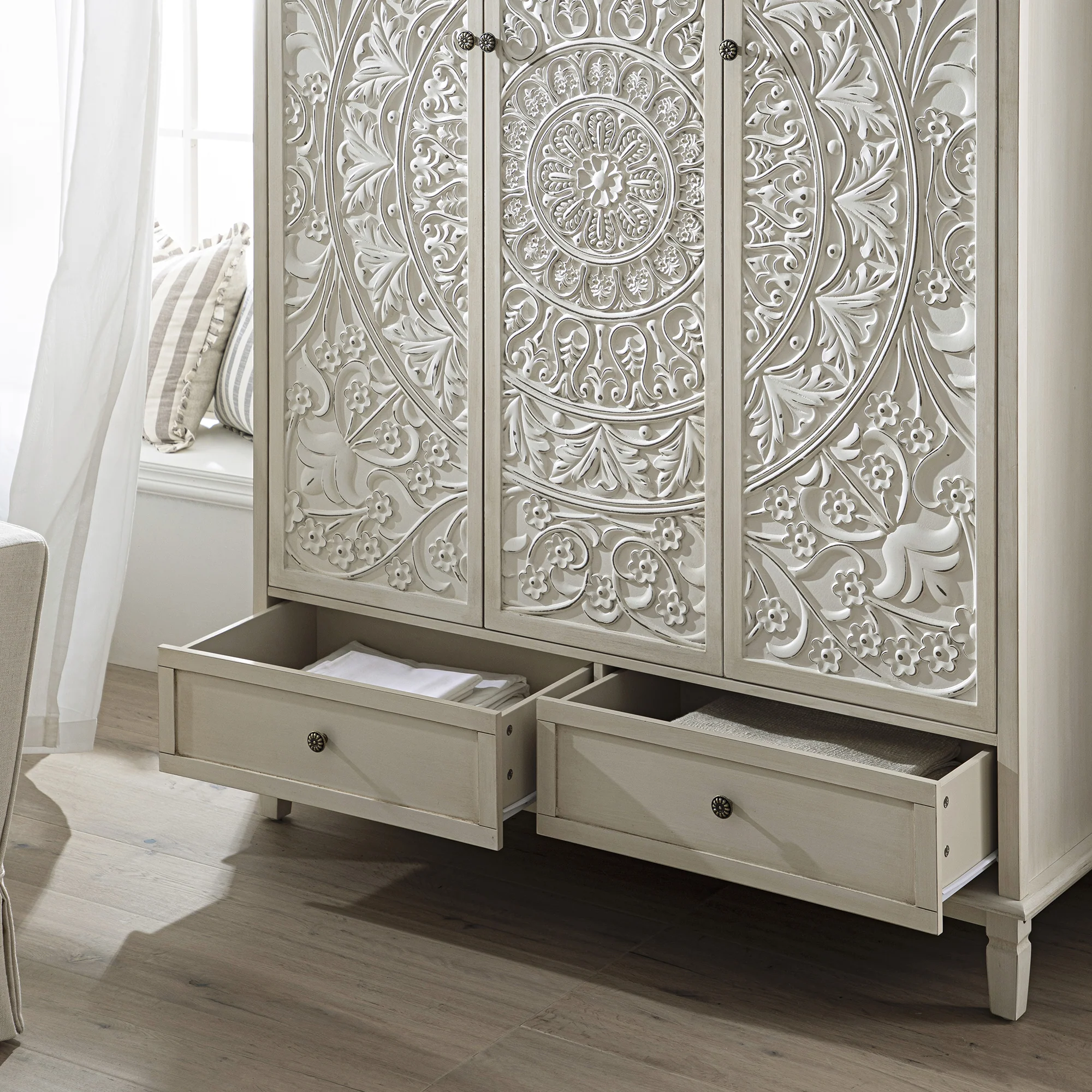 Chantilly Whitewashed Carved Triple Wardrobe - Image 6