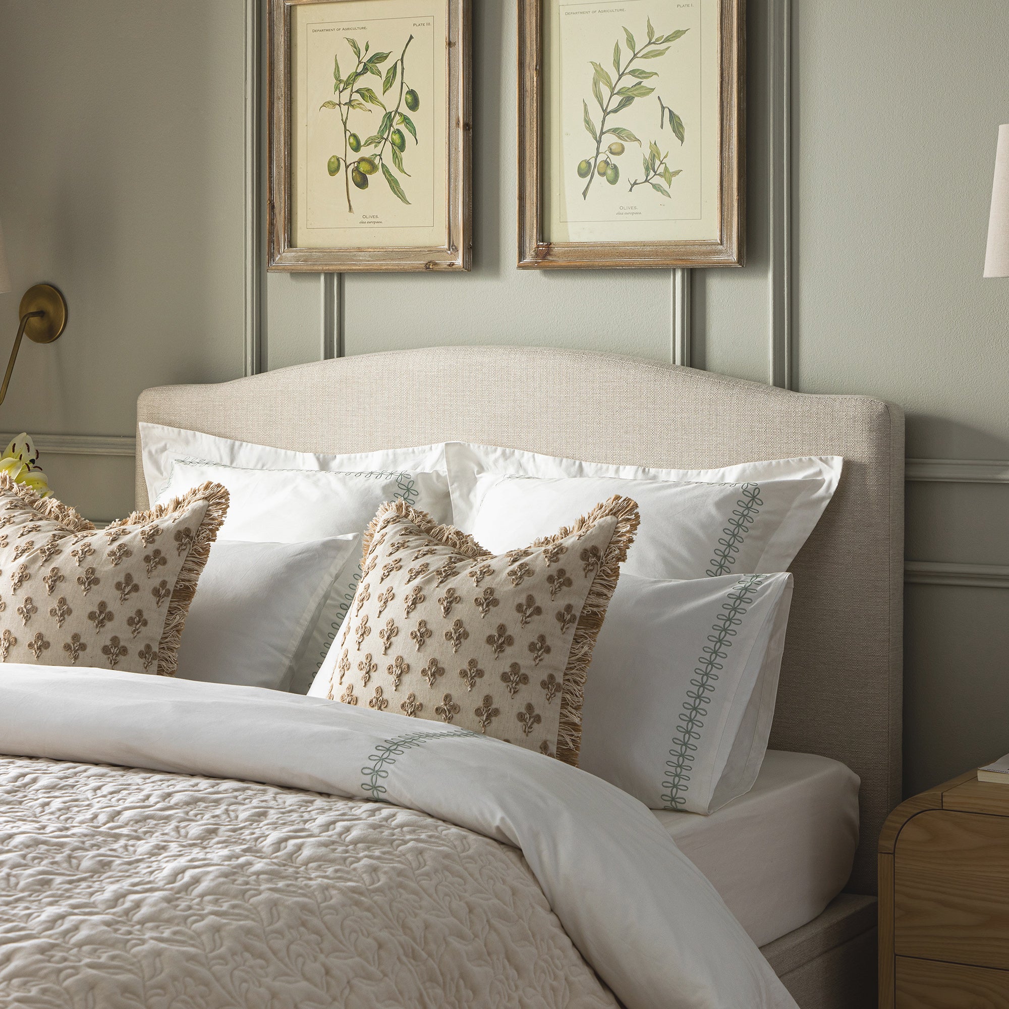 Chilworth Upholstered Ottoman Storage Bed, Ivory Weave Fabric - Image 4