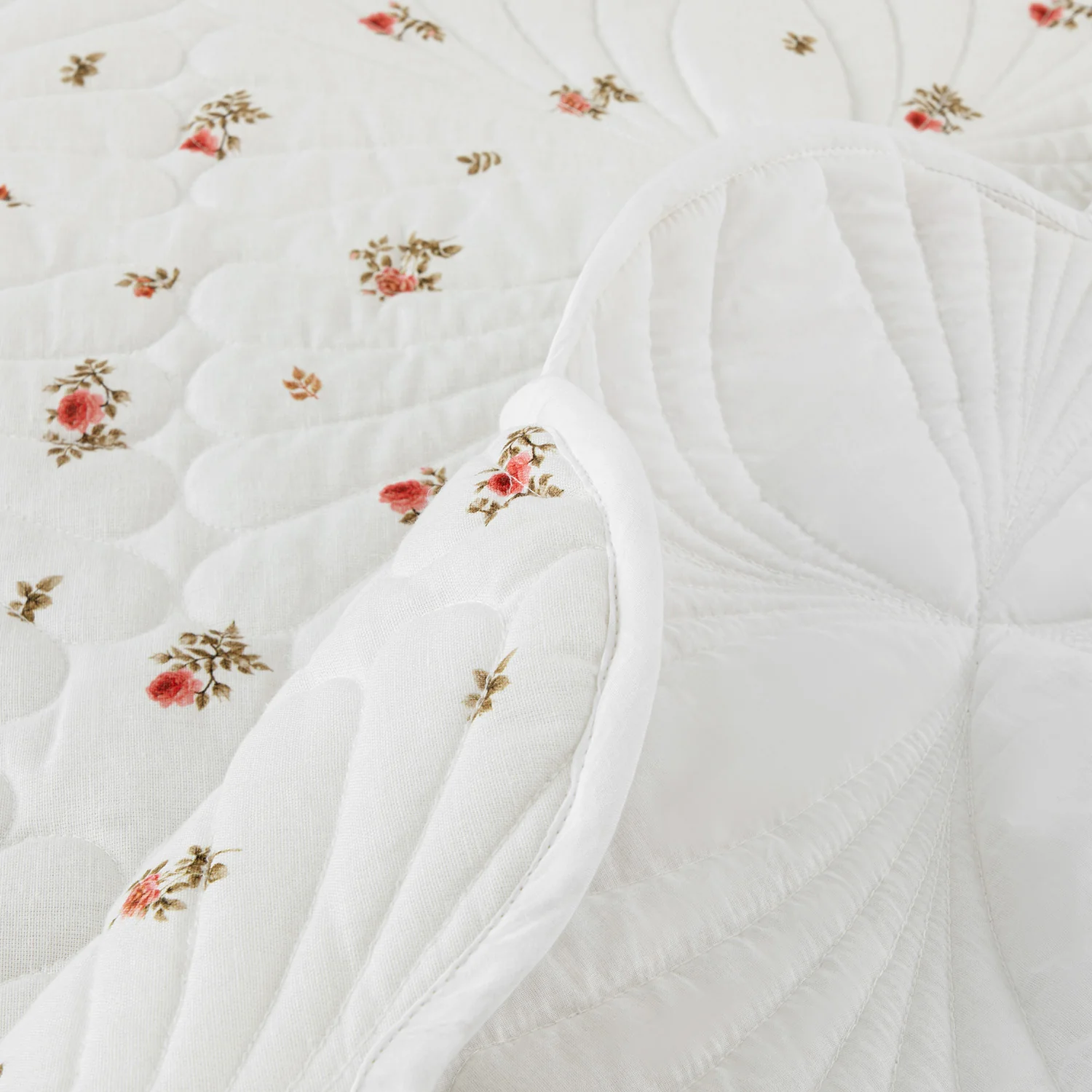 Darcy Rose Ivory White Scallop Quilted Linen Blend Bedspread - Image 7