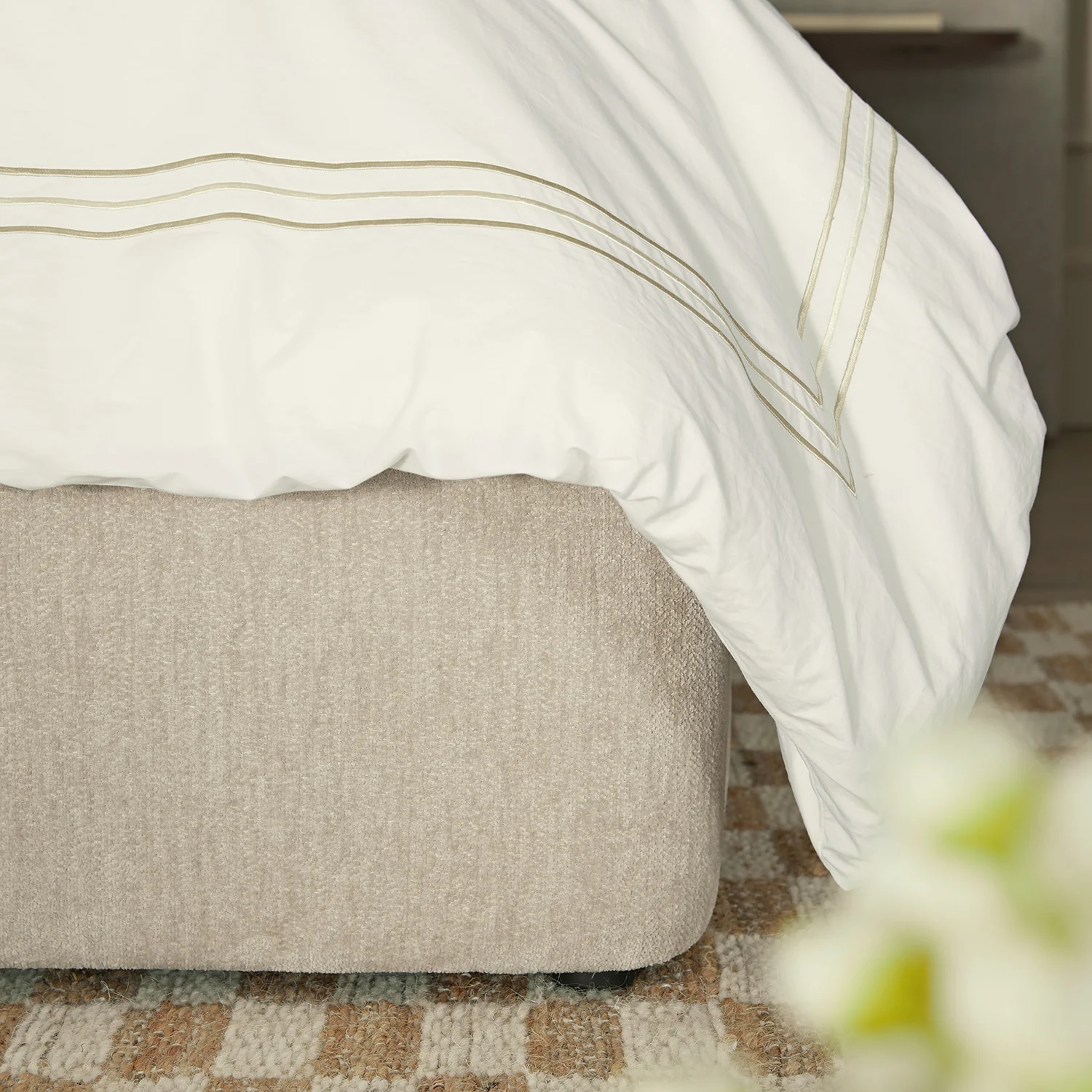 Della Extended Headboard Storage Bed, Soft Beige Chenille - Image 10
