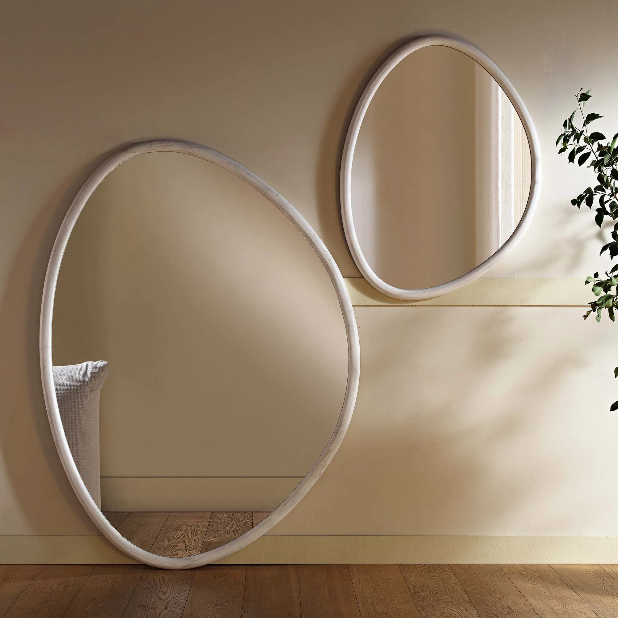 Edo Irregular Pebble Large Wooden Mirror 160 x 120 cm, Washed White - Image 3