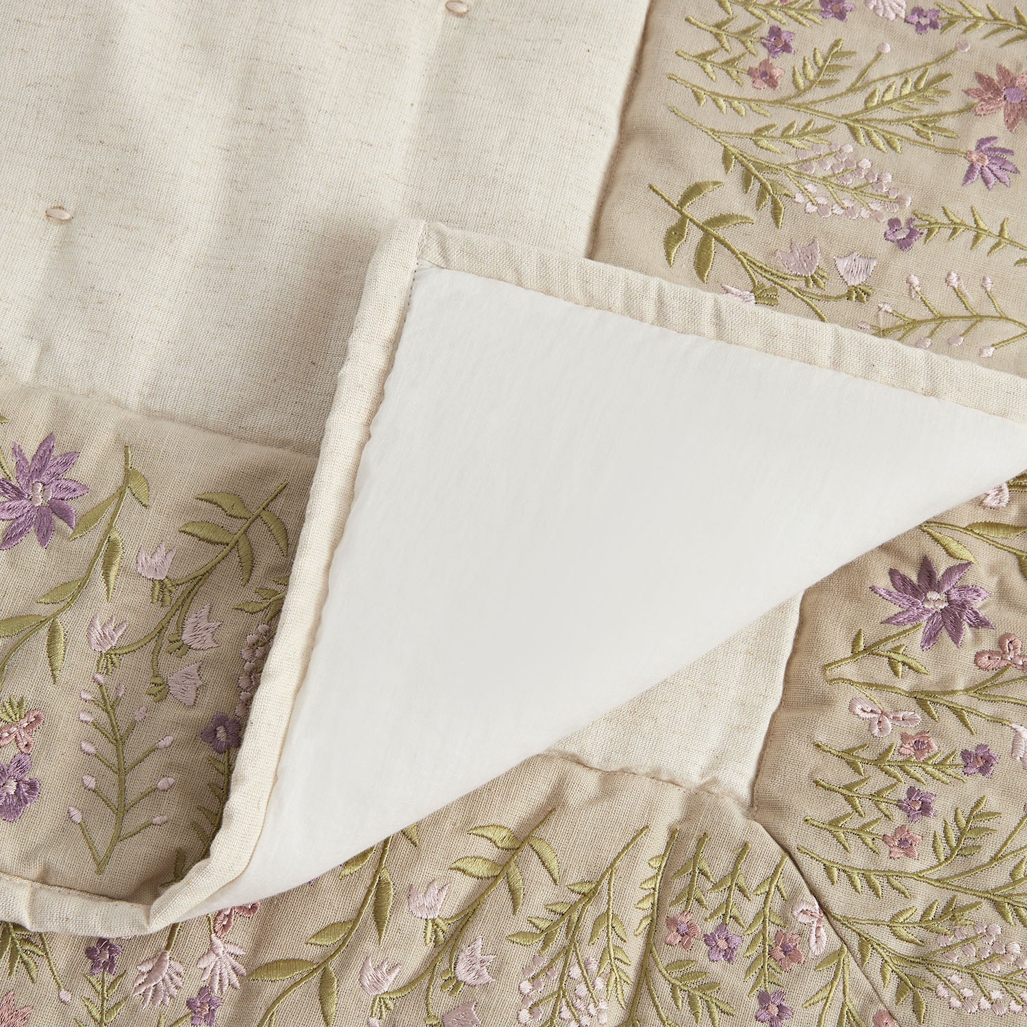 Evelyn Wildflower Embroidered Quilted Linen Blend Bedspread - Image 4
