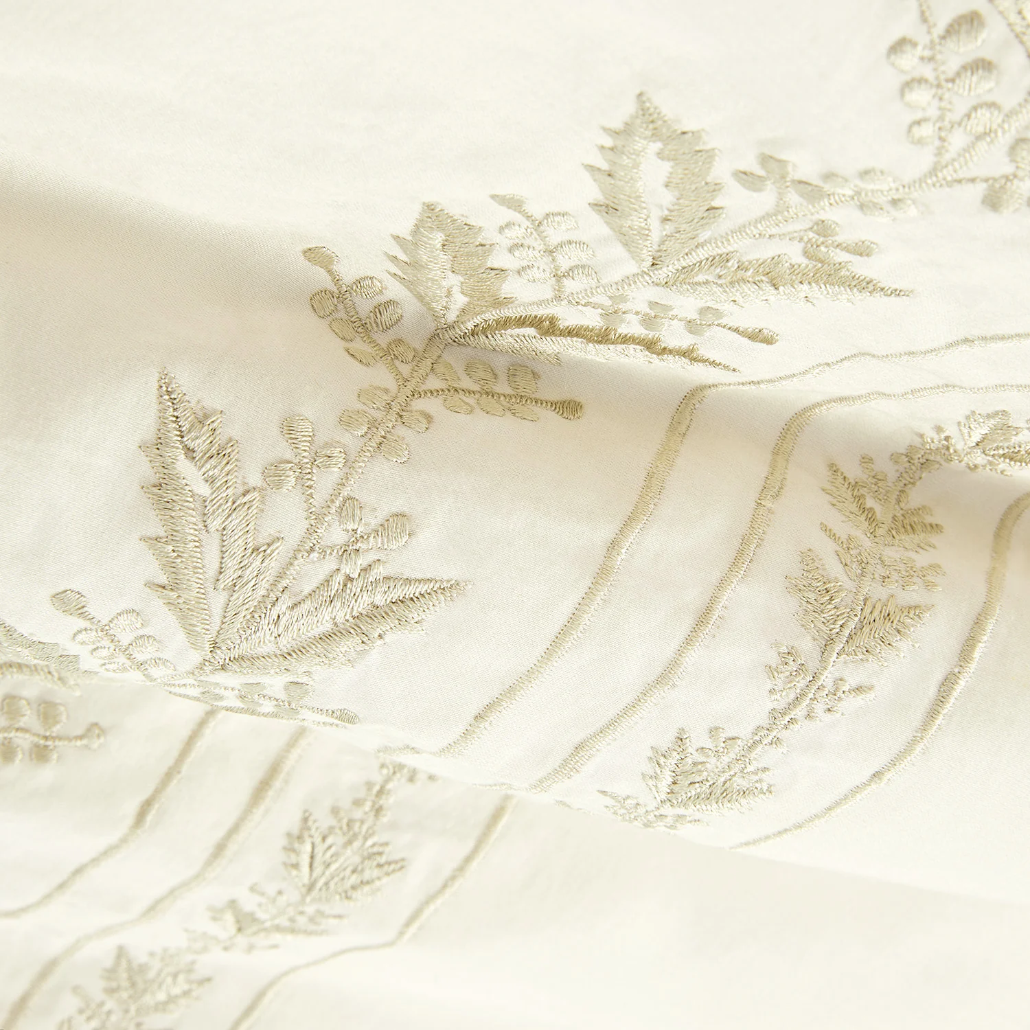 Gabrielle Ivory Leaf Embroidered 600 Thread Count Cotton Sateen Duvet Set - Image 5
