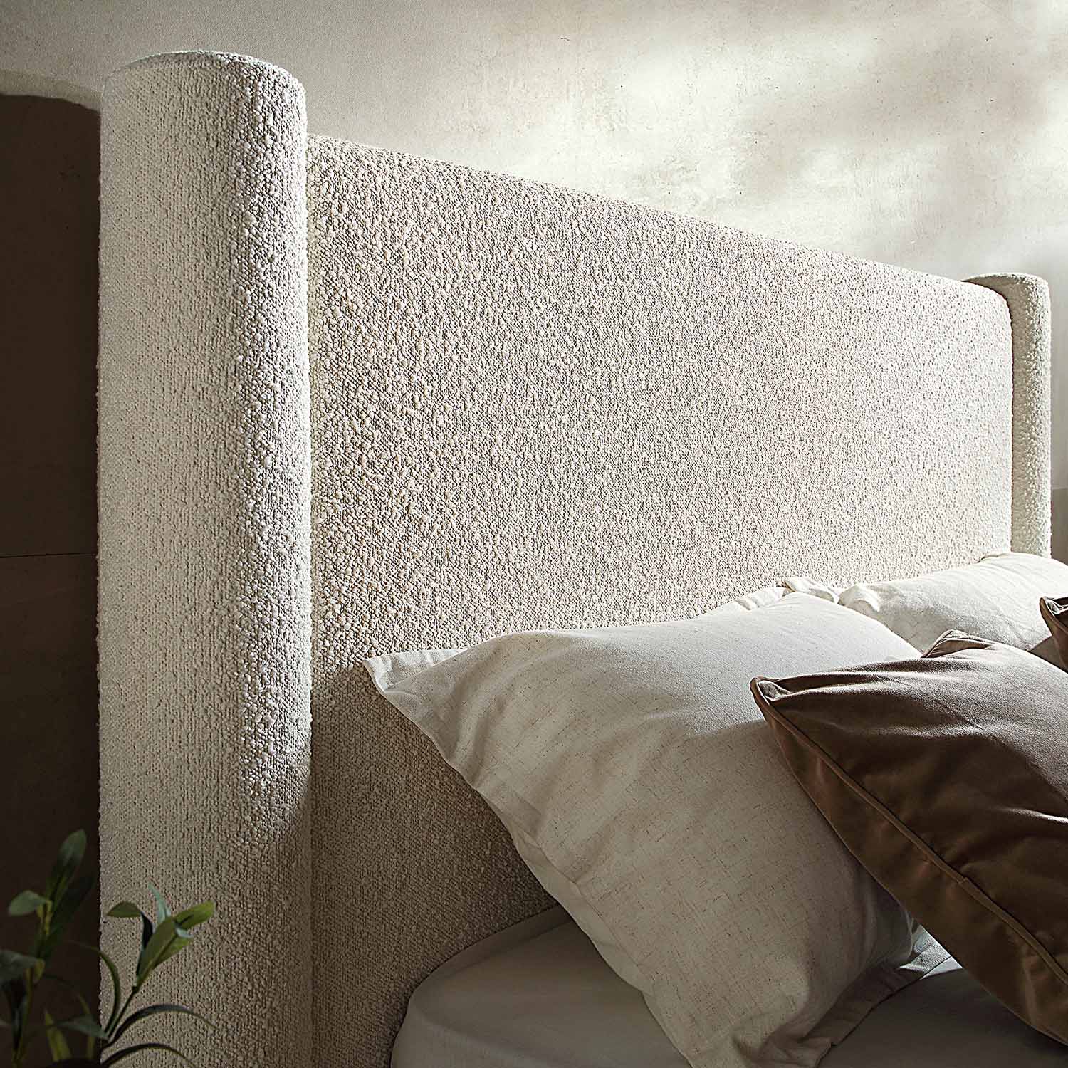 Galerie Beige Boucle Pillar Upholstered Bed - Image 3