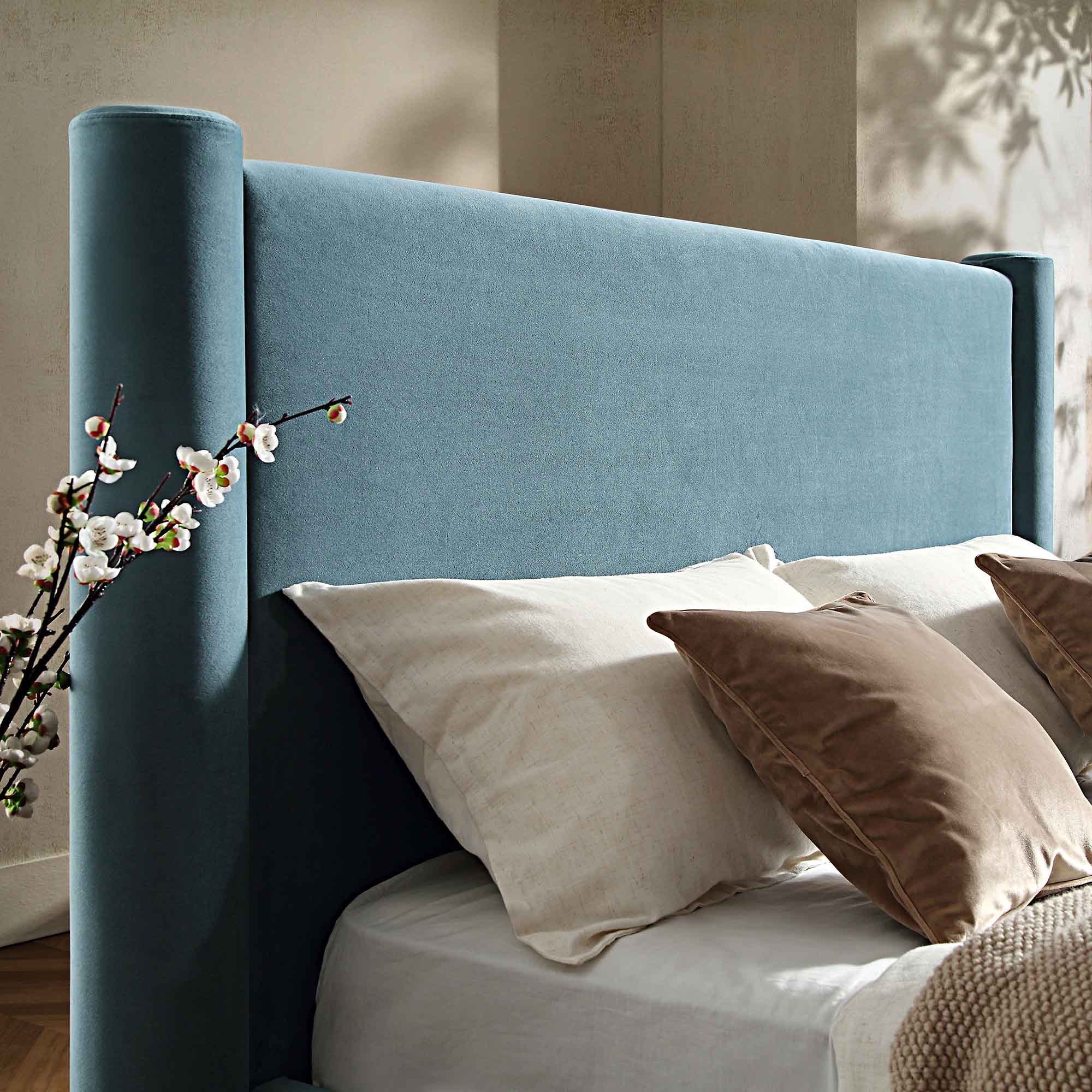 Galerie Misty Blue Velvet Pillar Upholstered Bed - Image 3