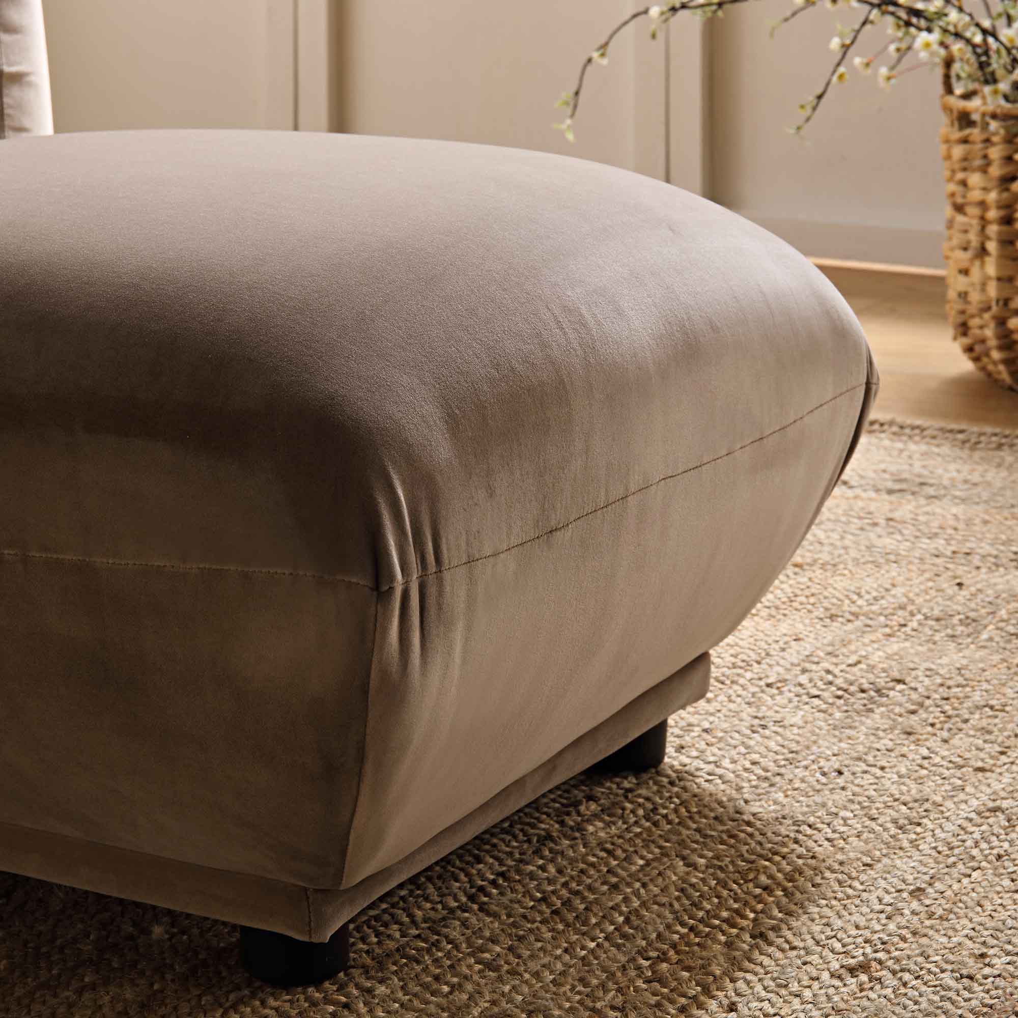 Gianni Pouffe, Mink Velvet - Image 4