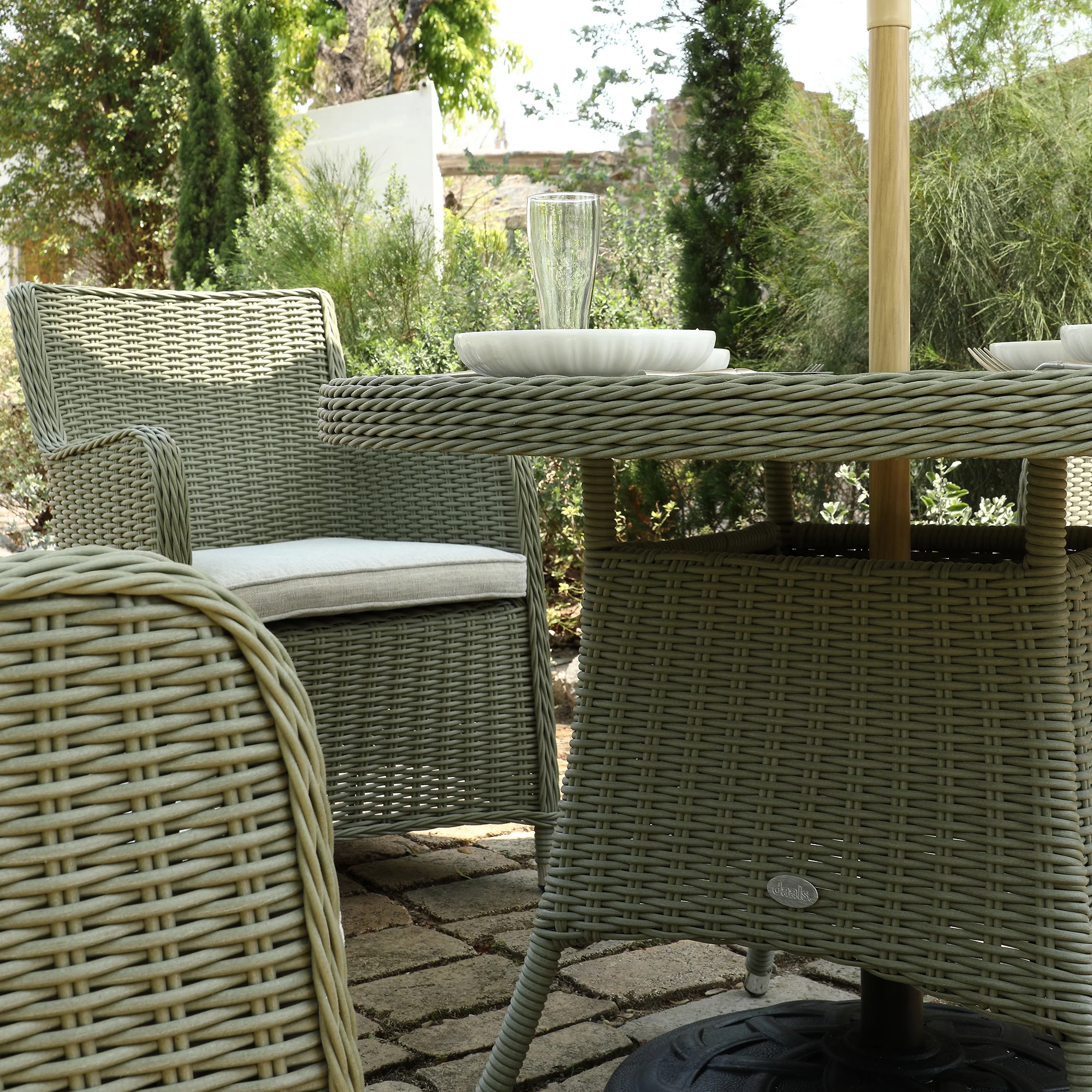Hampshire 4-Seater Round Wicker Rattan Dining Set, Desert Sage - Image 4
