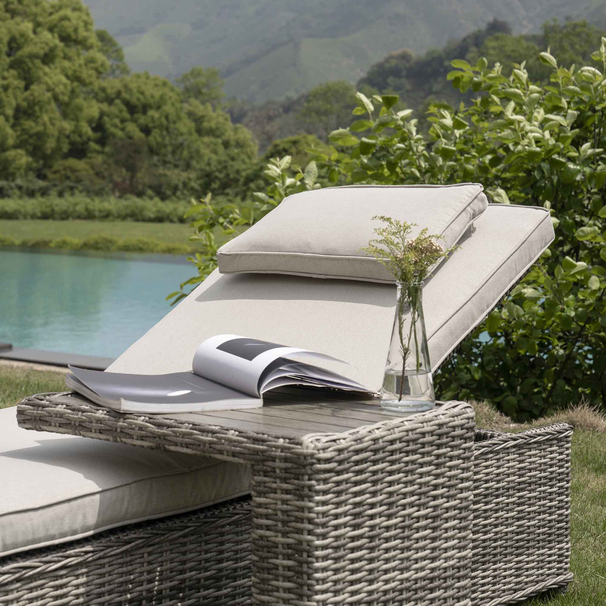 Hampshire Round Wicker Rattan Sun Lounger, Light Grey - Image 2