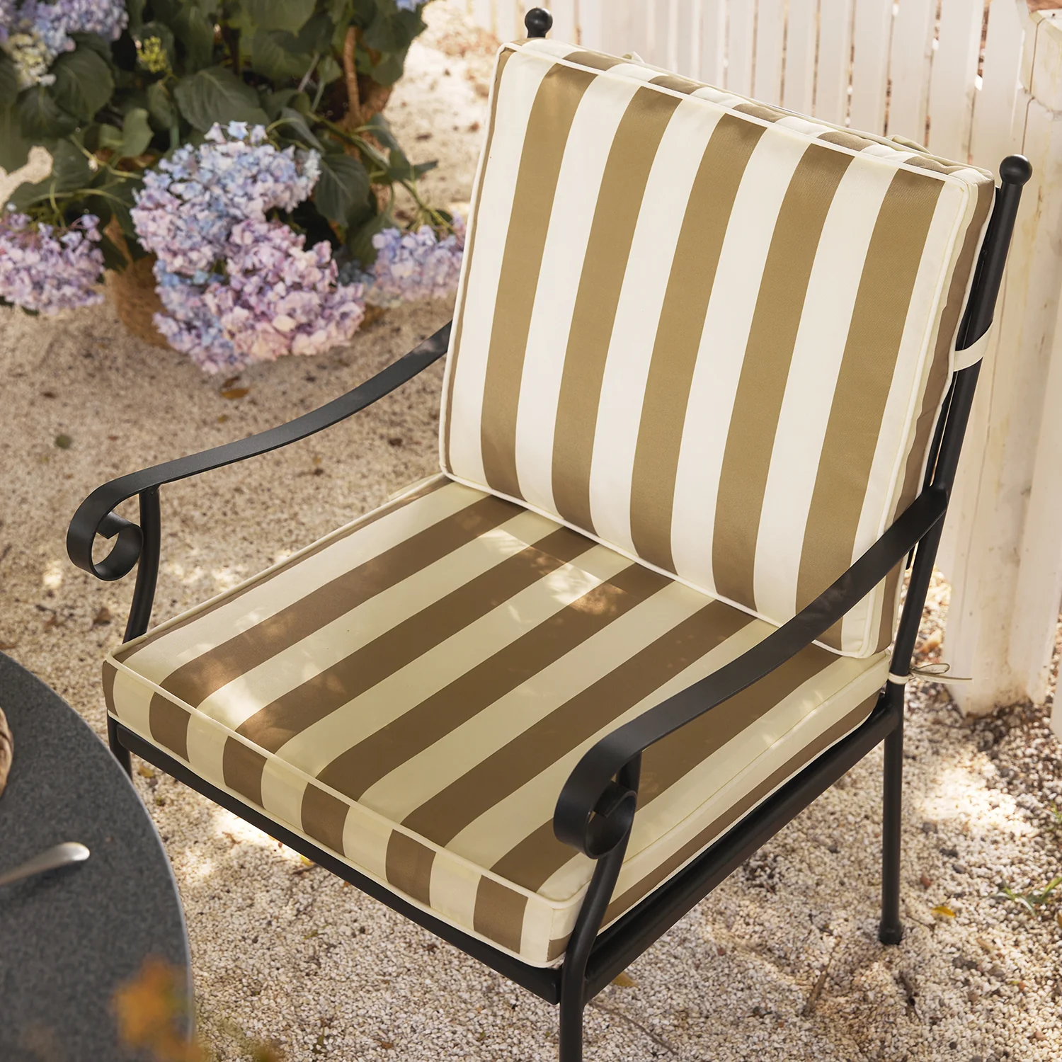 Haymes Indoor and Outdoor Metal 4-Seater Round Dining Set, Khaki Stripe - Image 7