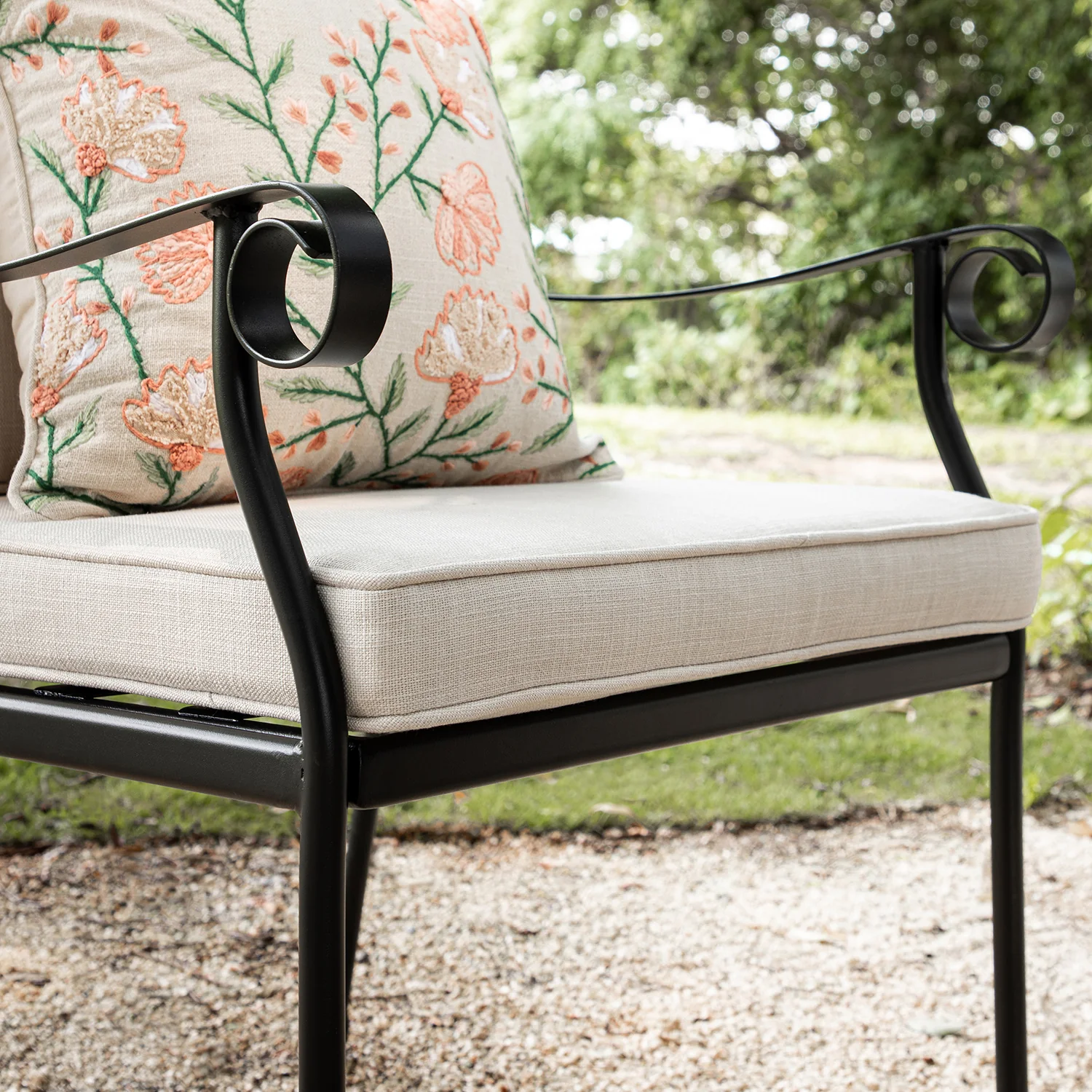 Haymes Indoor and Outdoor Metal 6-Seater Round Dining Set, Beige - Image 7