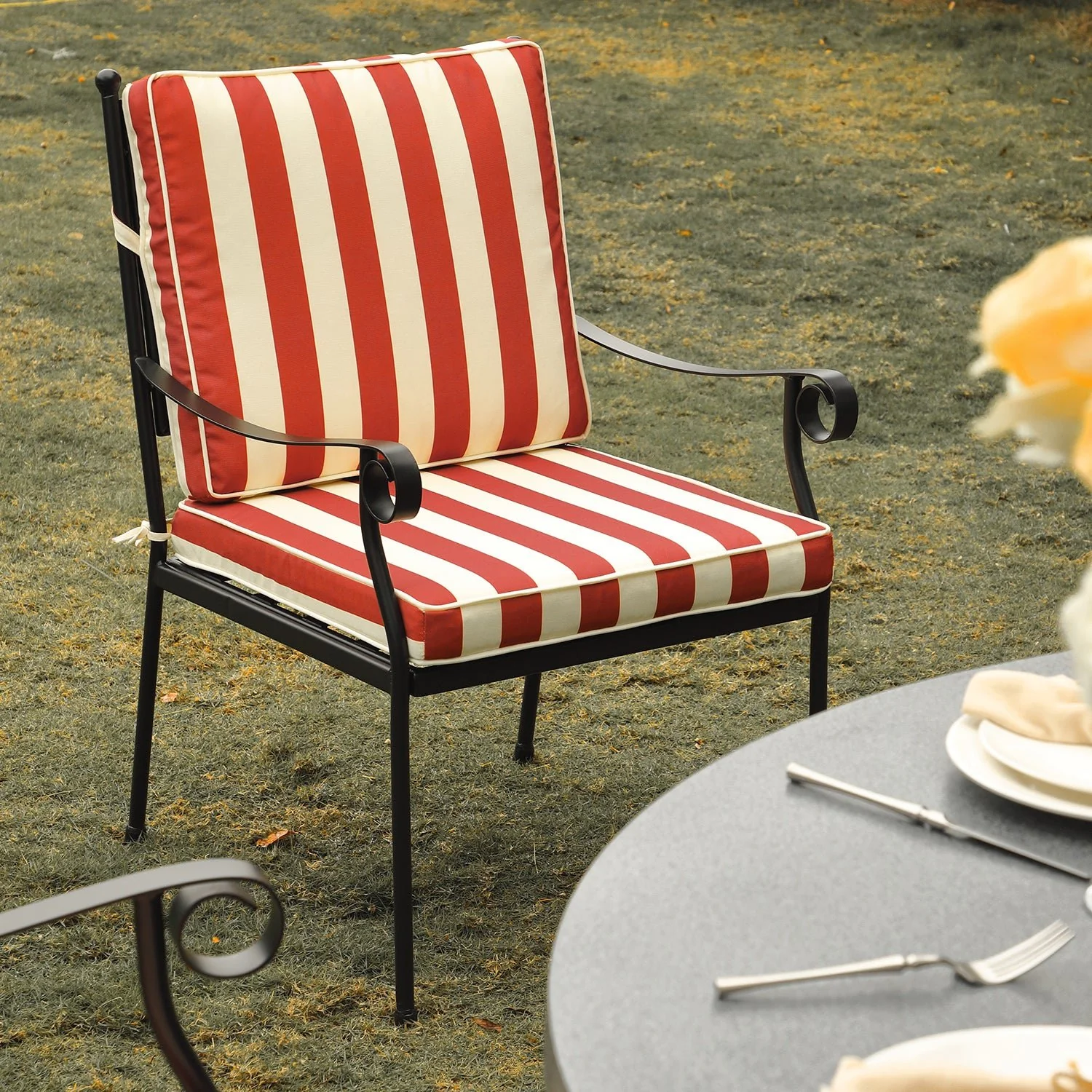 Haymes Indoor and Outdoor Metal 6-Seater Round Dining Set, Scarlet Stripe - Image 7