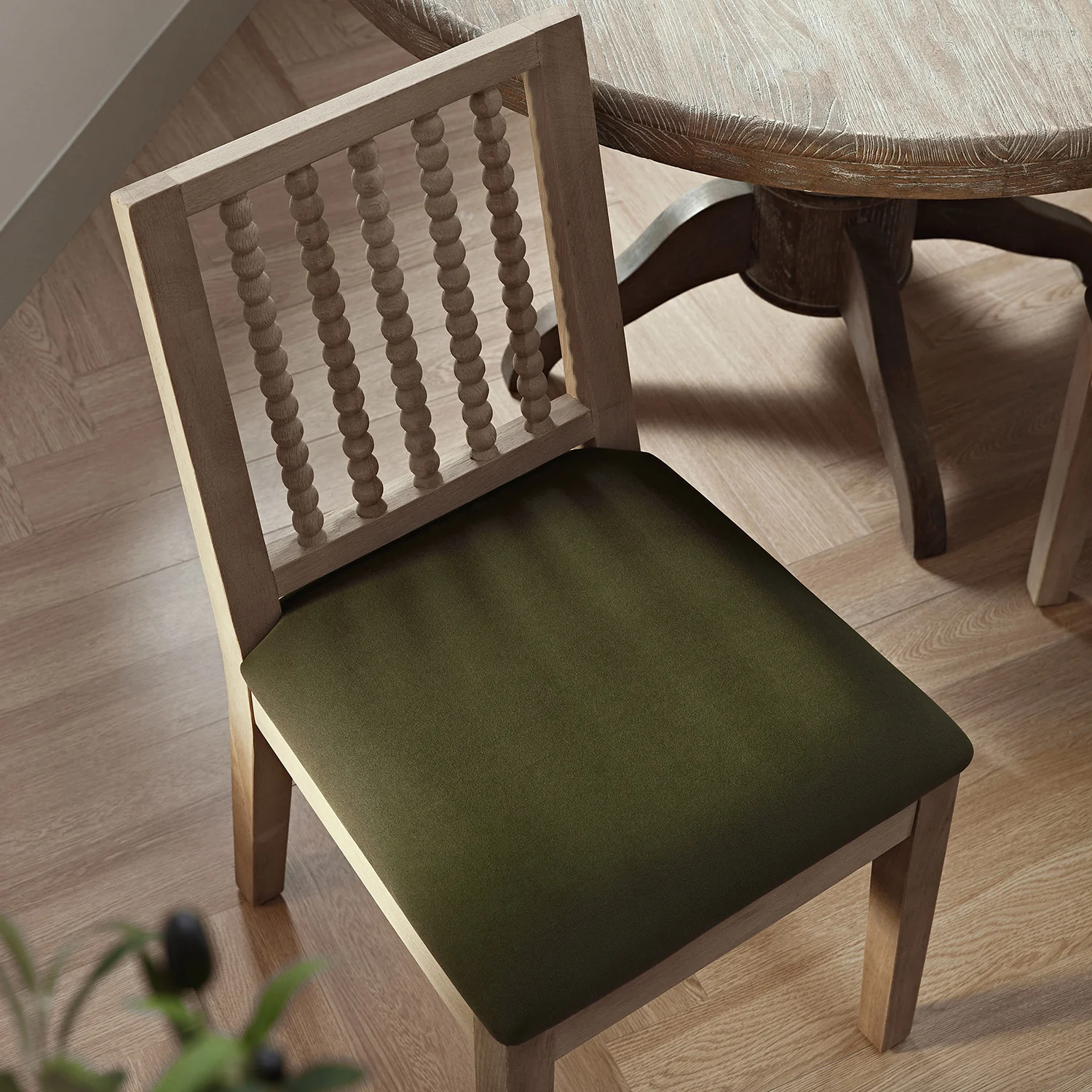 Hemingford Set of 2 Moss Green Velvet Bobbin Spindle Washed Oak Dining Chairs - Image 3