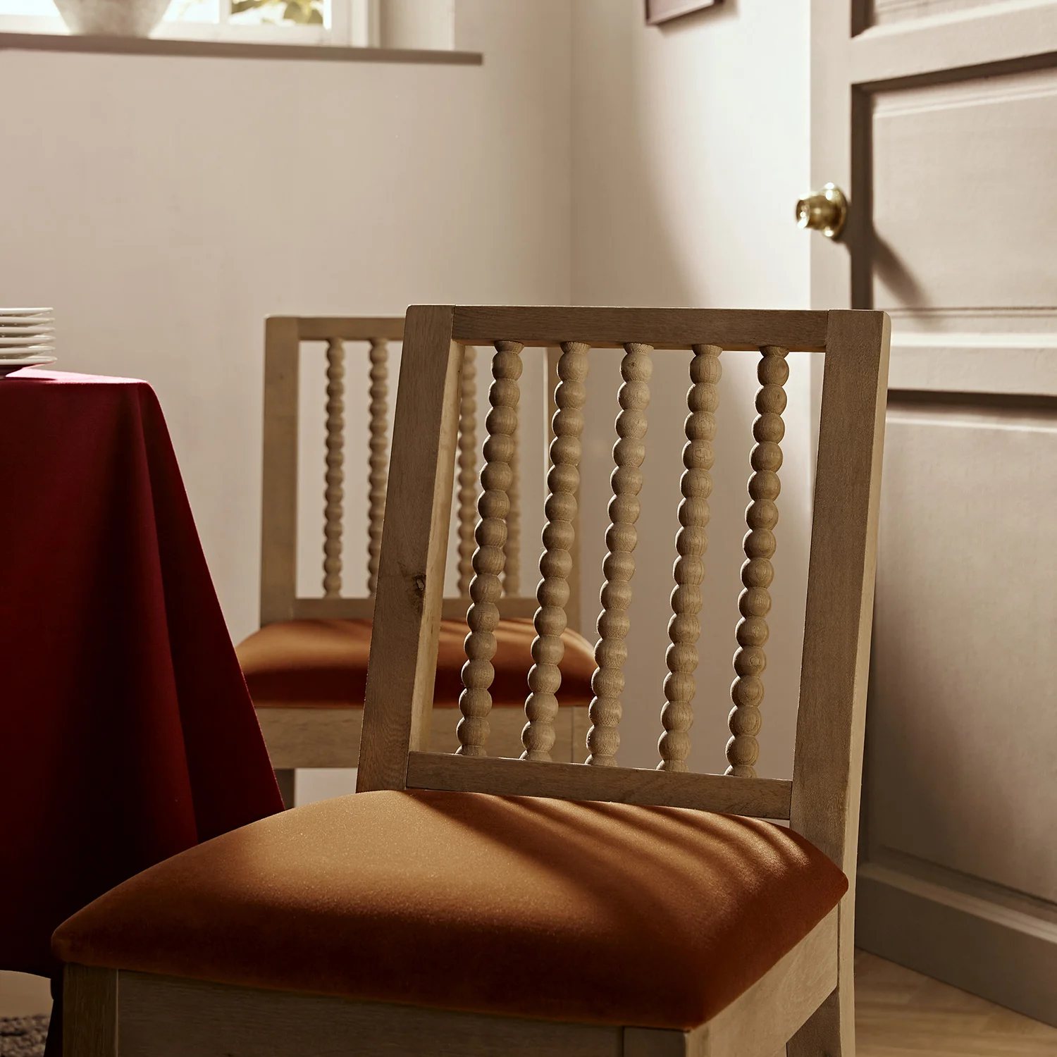 Hemingford Set of 2 Rust Velvet Bobbin Spindle Washed Oak Dining Chairs - Image 4
