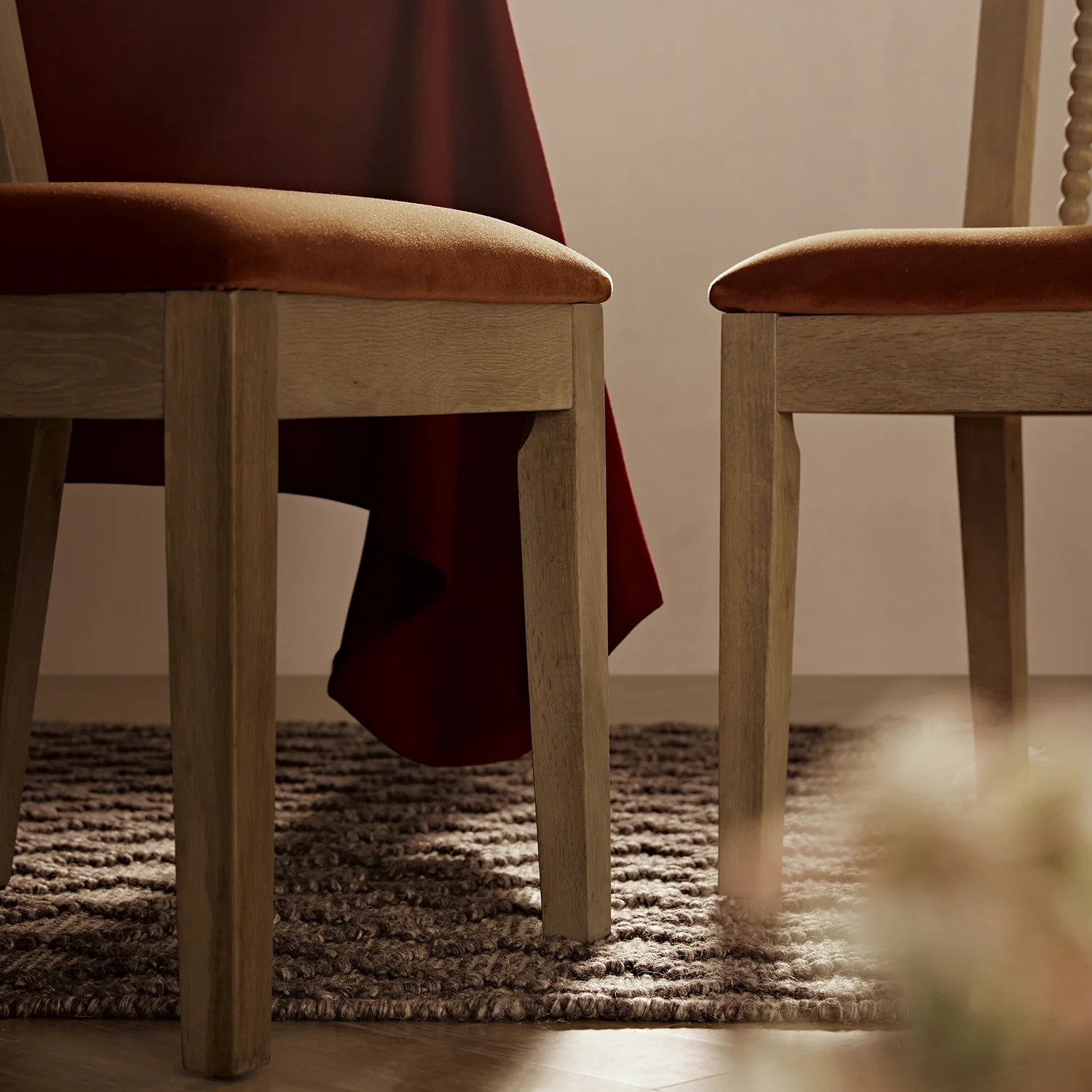 Hemingford Set of 2 Rust Velvet Bobbin Spindle Washed Oak Dining Chairs - Image 5
