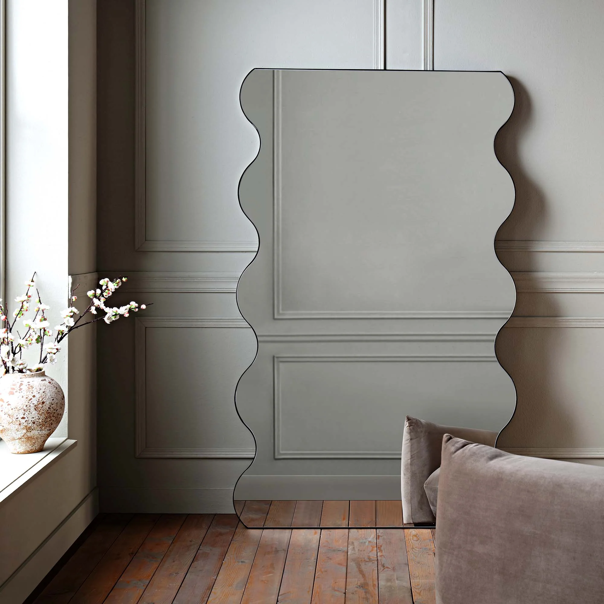 Luisa Wavy Curved Full length Mirror 180 x 110 cm, Black - Image 2