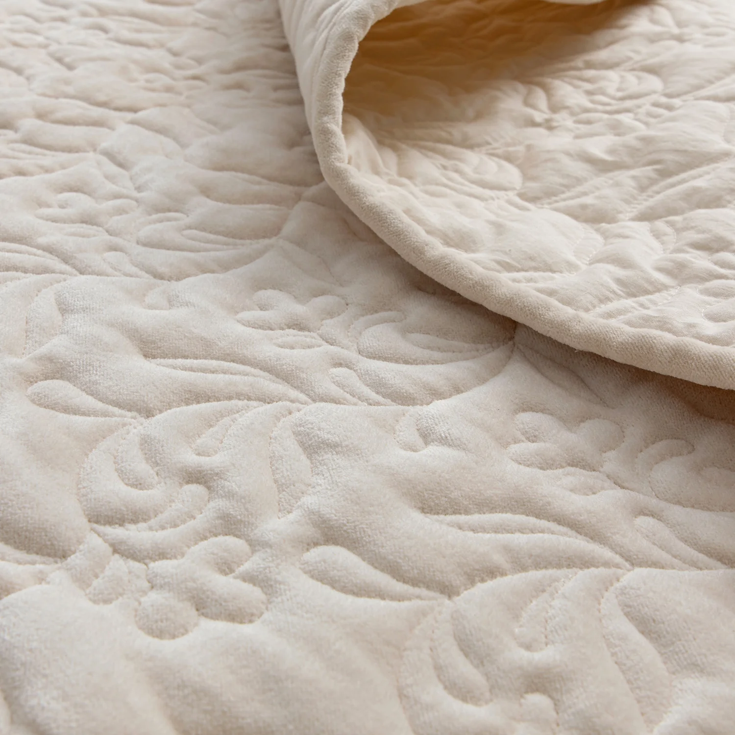 Maison Cream Floral Quilted Cotton Velvet Bedspread - Image 4