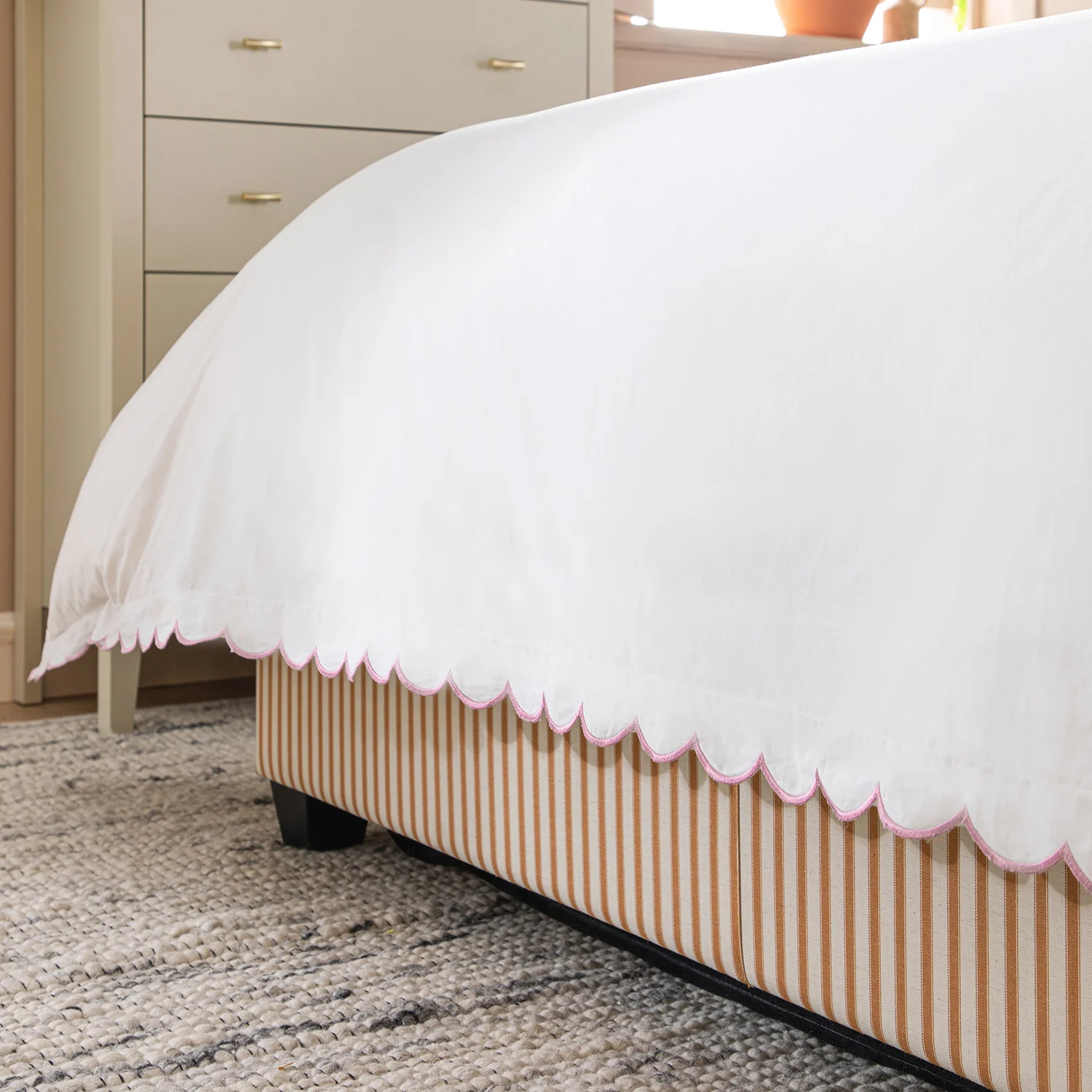 Margot Rose Pink Embroidered Scallop 300 Thread Count Cotton Percale Duvet Set - Image 3