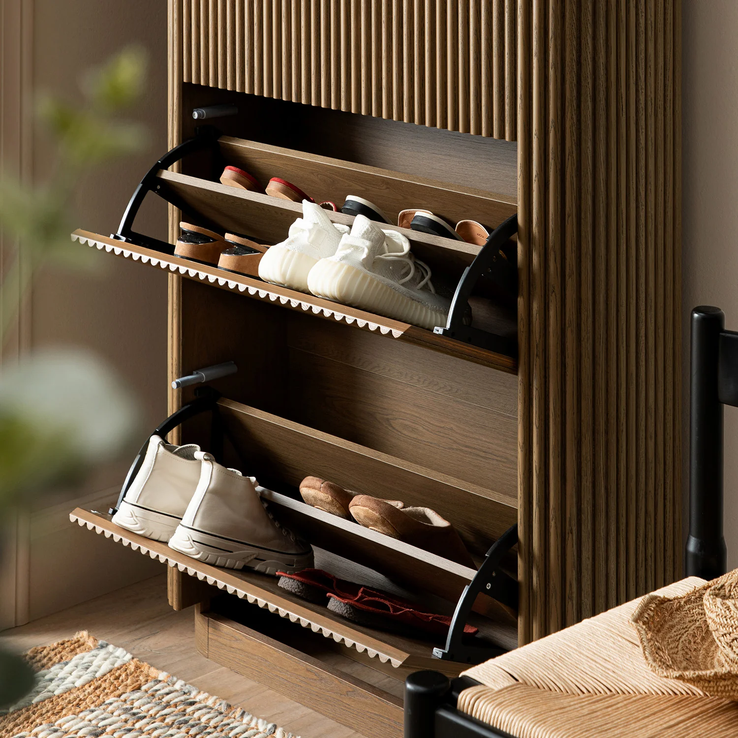 Maru 3-Door Shoe Storage Cabinet, Silver Oak - Image 4