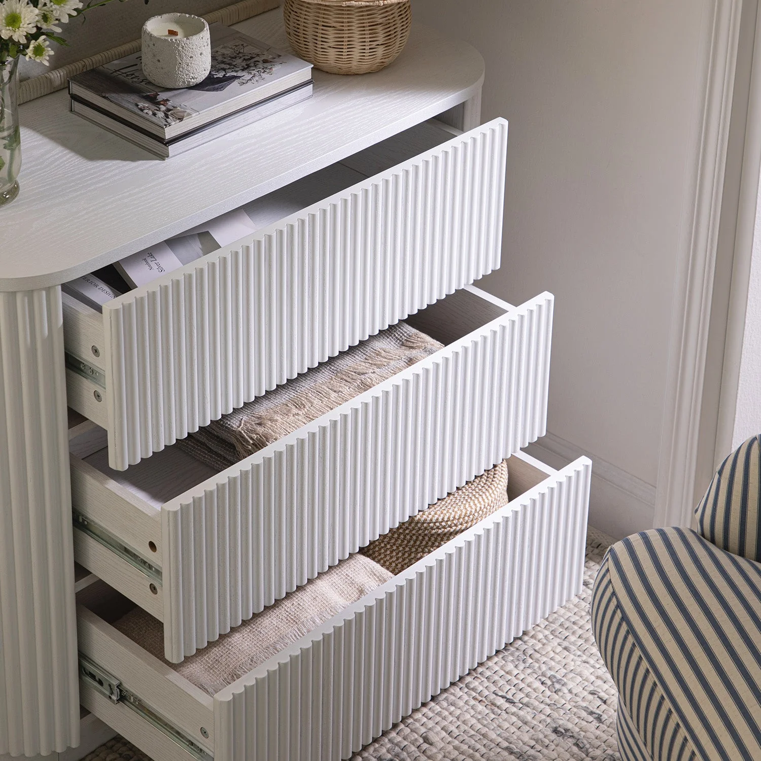 Maru Chest of 3 Drawers, Washed White - Image 4