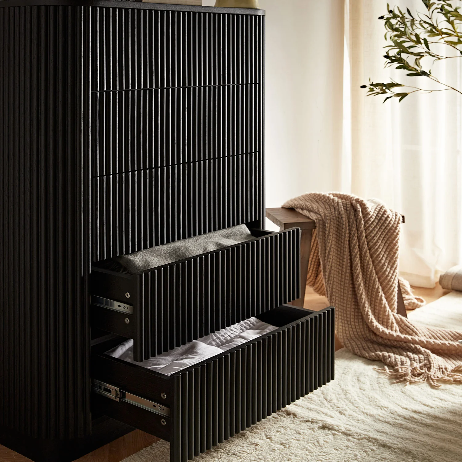 Maru Chest of 5 Drawers, Black - Image 5