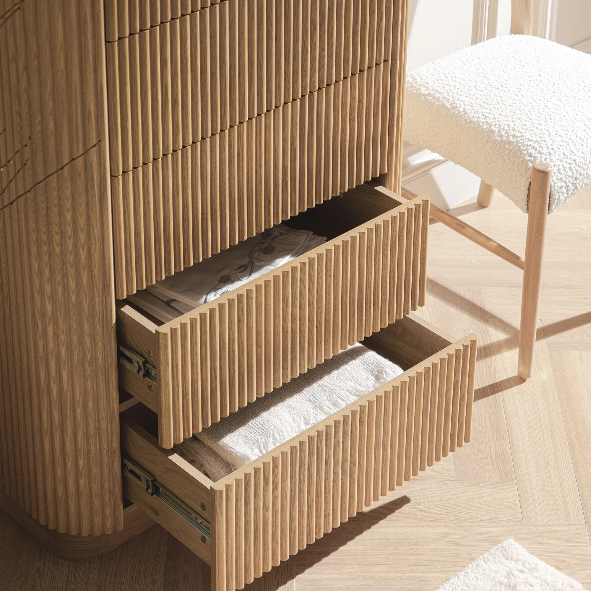 Maru Chest of 5 Drawers, Oak - Image 6