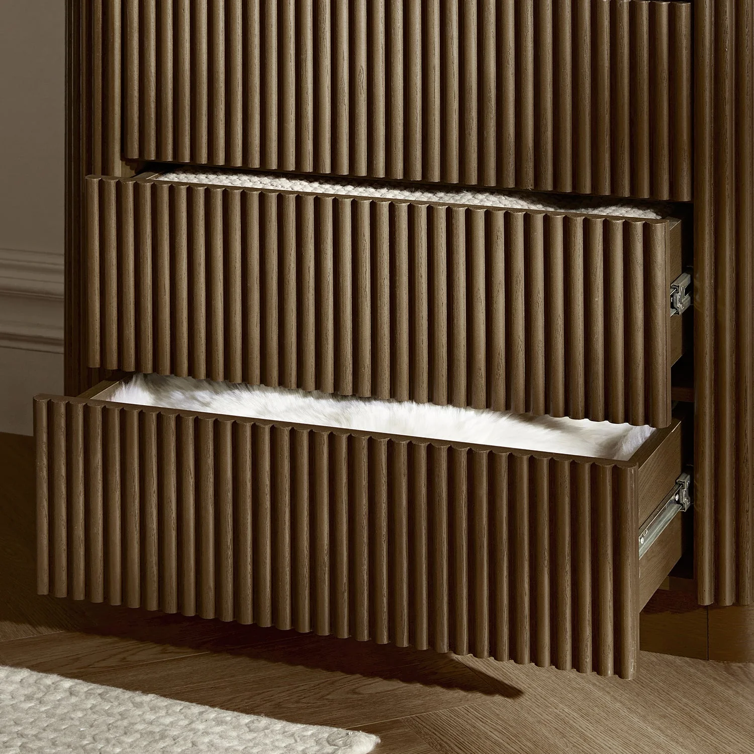 Maru Chest of 5 Drawers, Silver Oak - Image 5