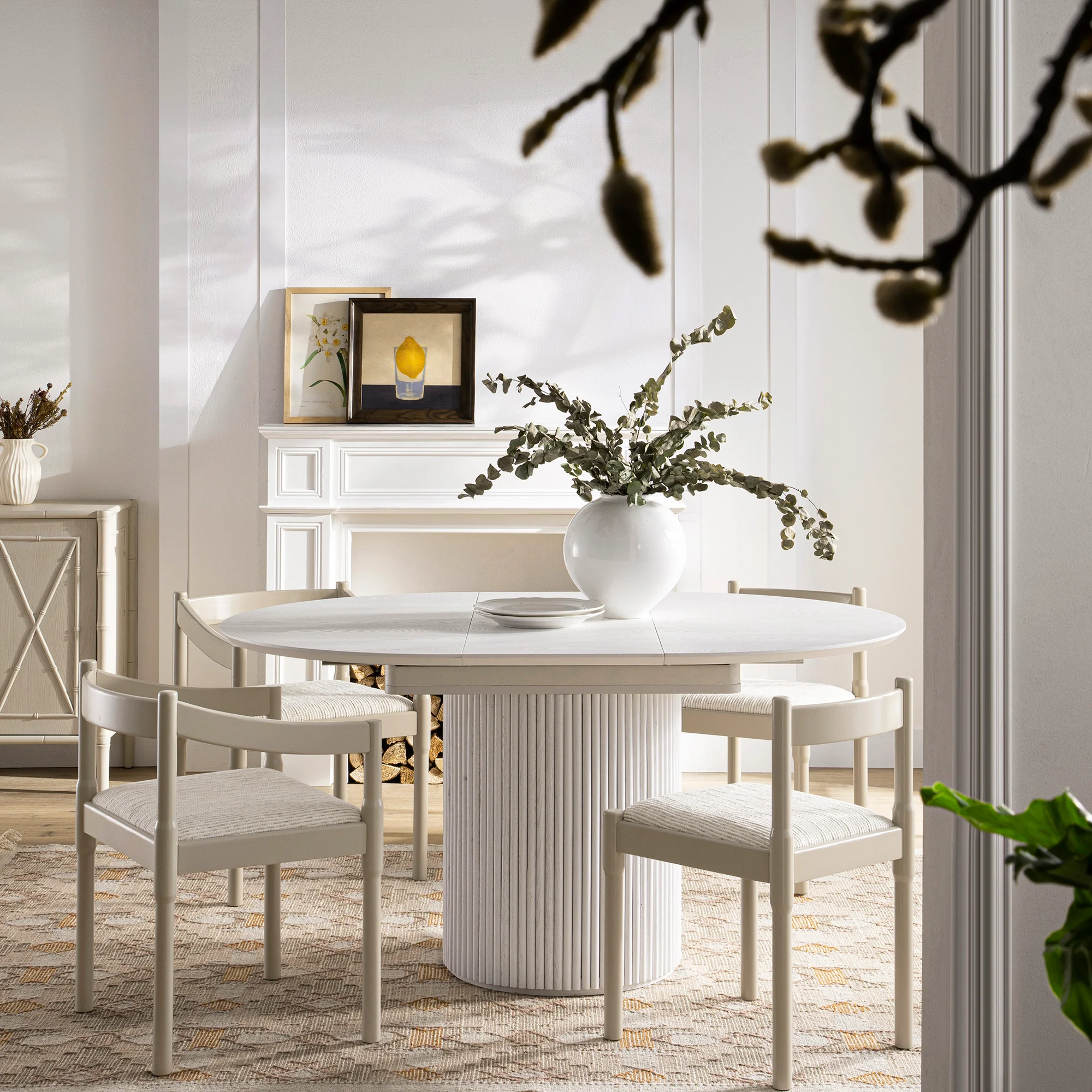 Maru Round 4-6 Seater Extending Oak Pedestal Dining Table, Washed White - Image 2
