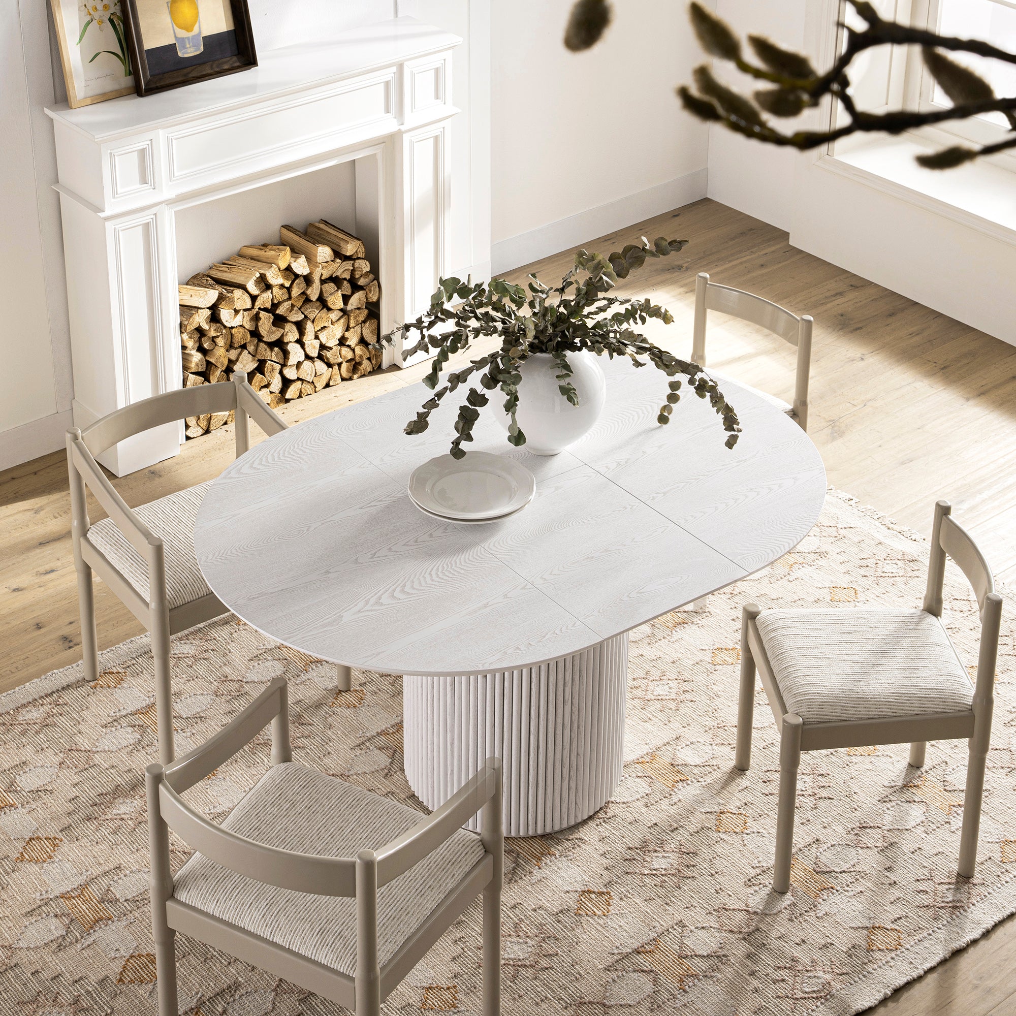 Maru Round 4-6 Seater Extending Oak Pedestal Dining Table, Washed White - Image 3
