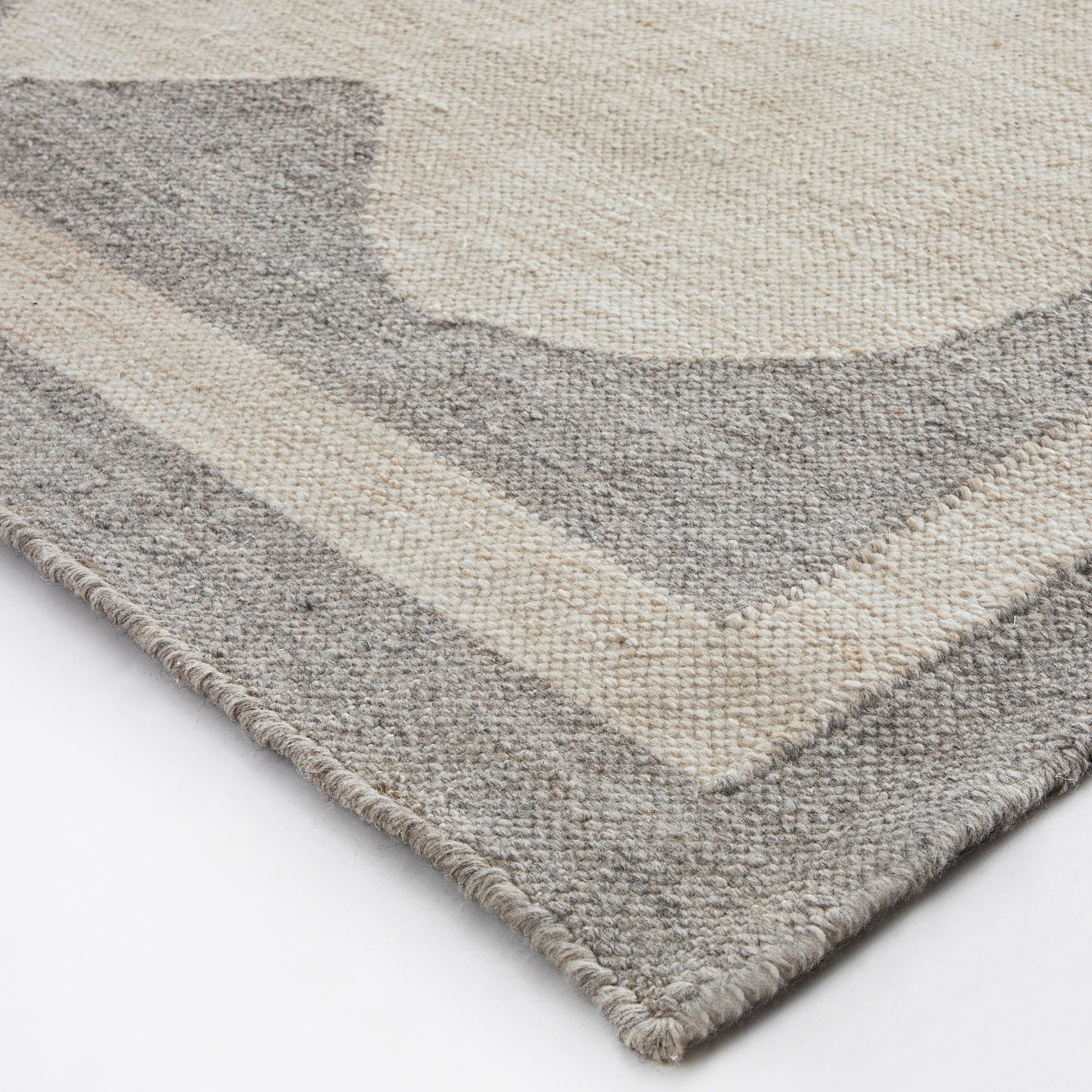Matilda Grey Scallop Border Indoor Outdoor Handwoven Rug - Image 4
