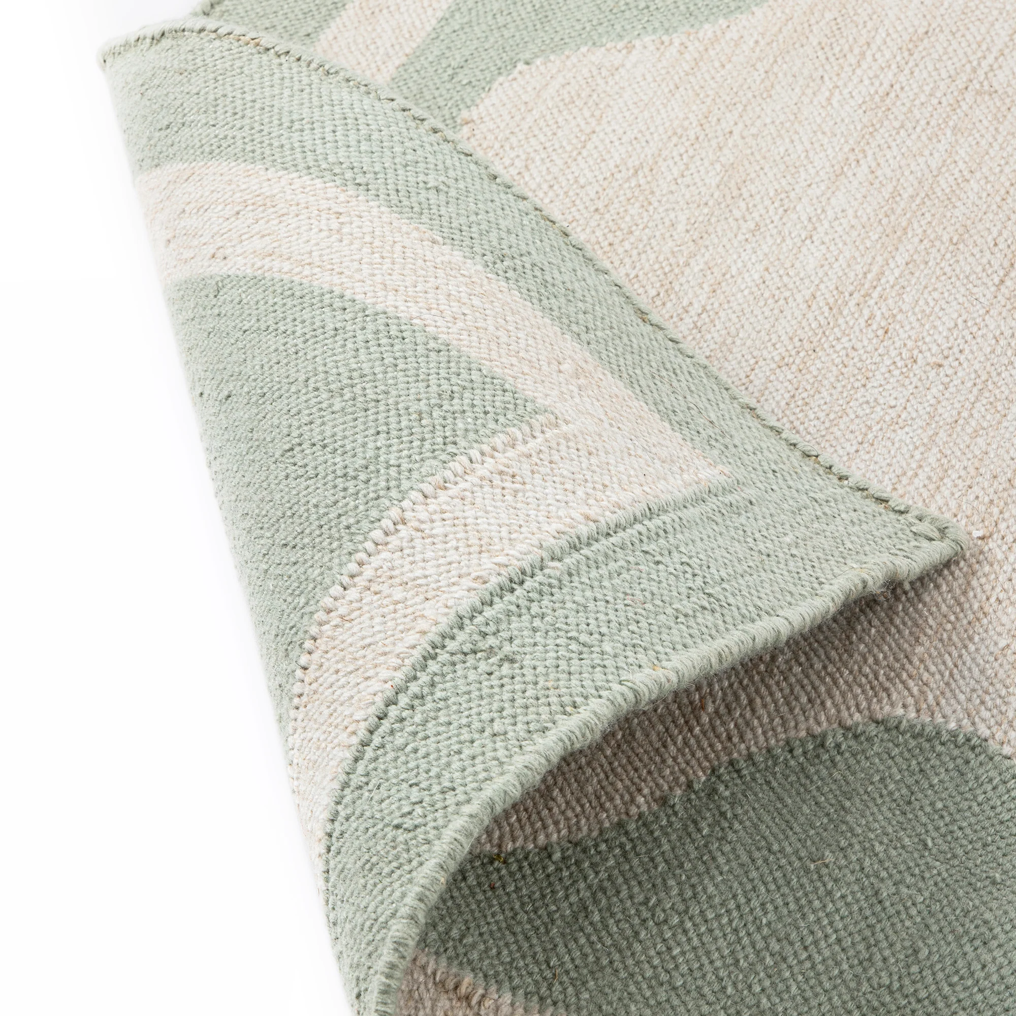 Matilda Sage Green Scallop Border Indoor Outdoor Handwoven Rug - Image 6