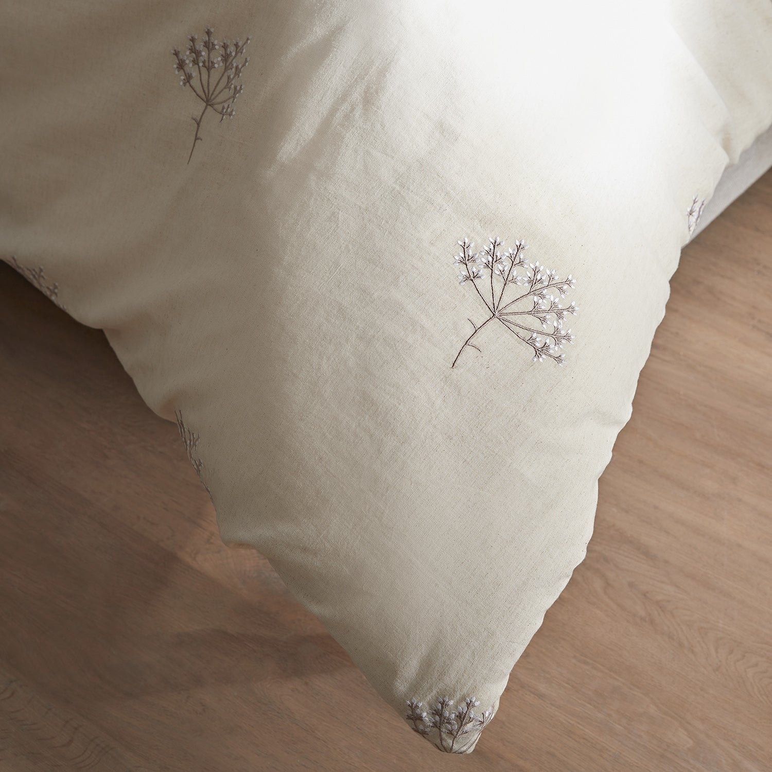 Meadow Cream Sprig Embroidered Linen Blend Duvet Set - Image 4