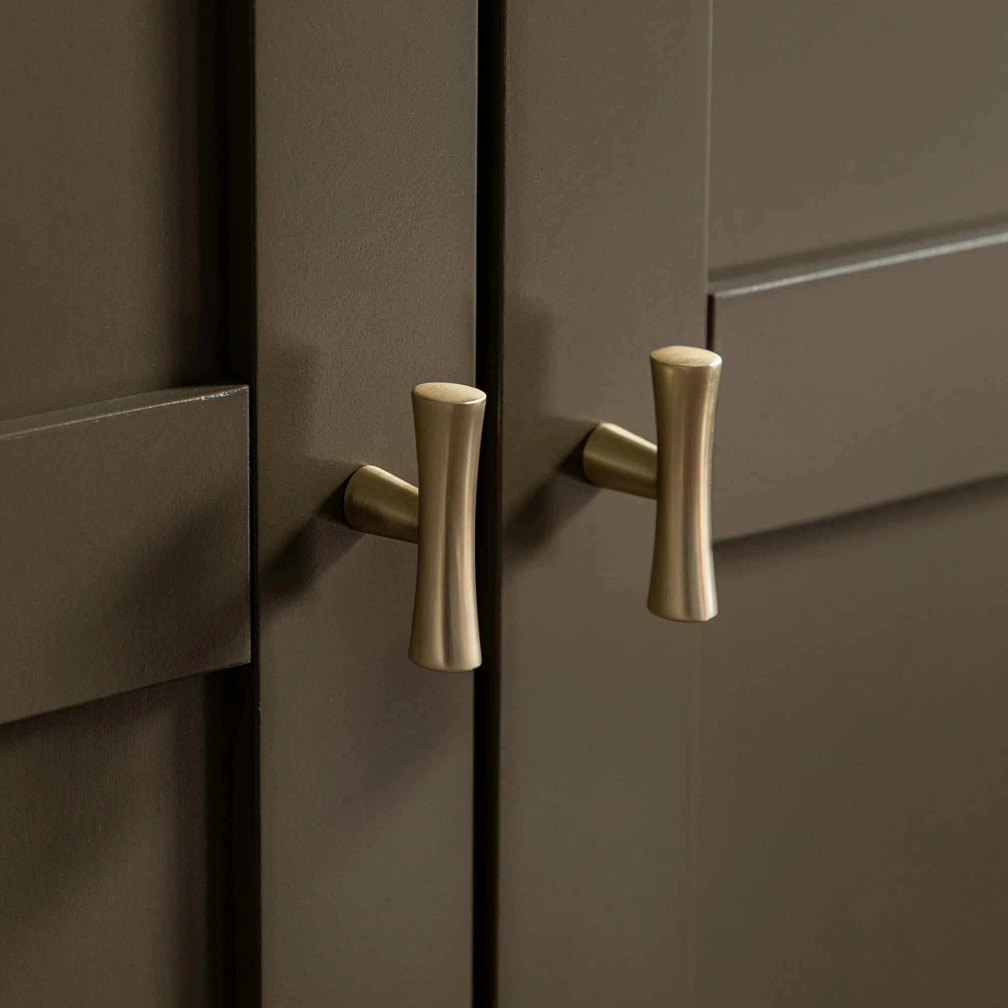 Oakham Double Wardrobe, Olive Grove - Image 16