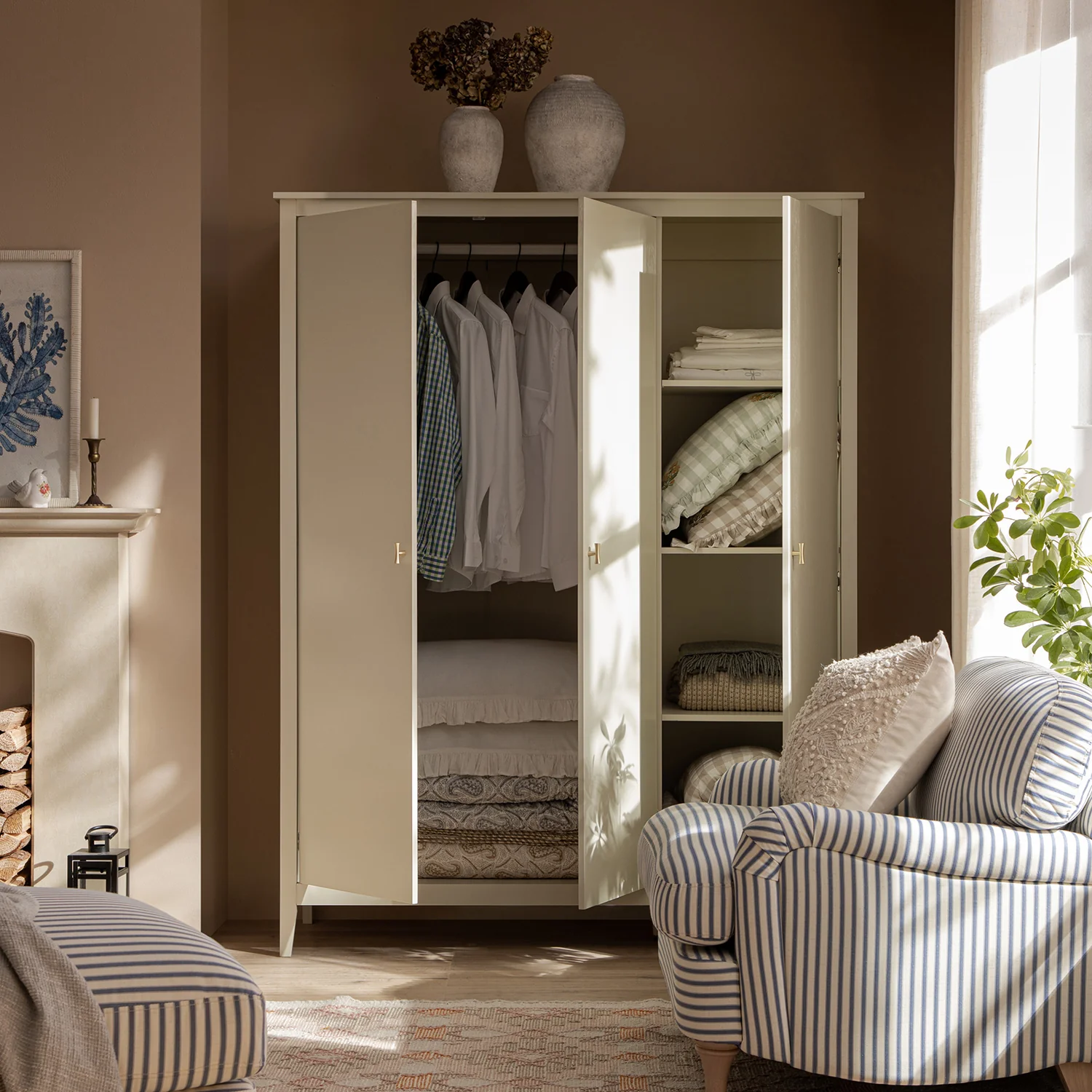 Oakham Triple Wardrobe, Shaded White - Image 3