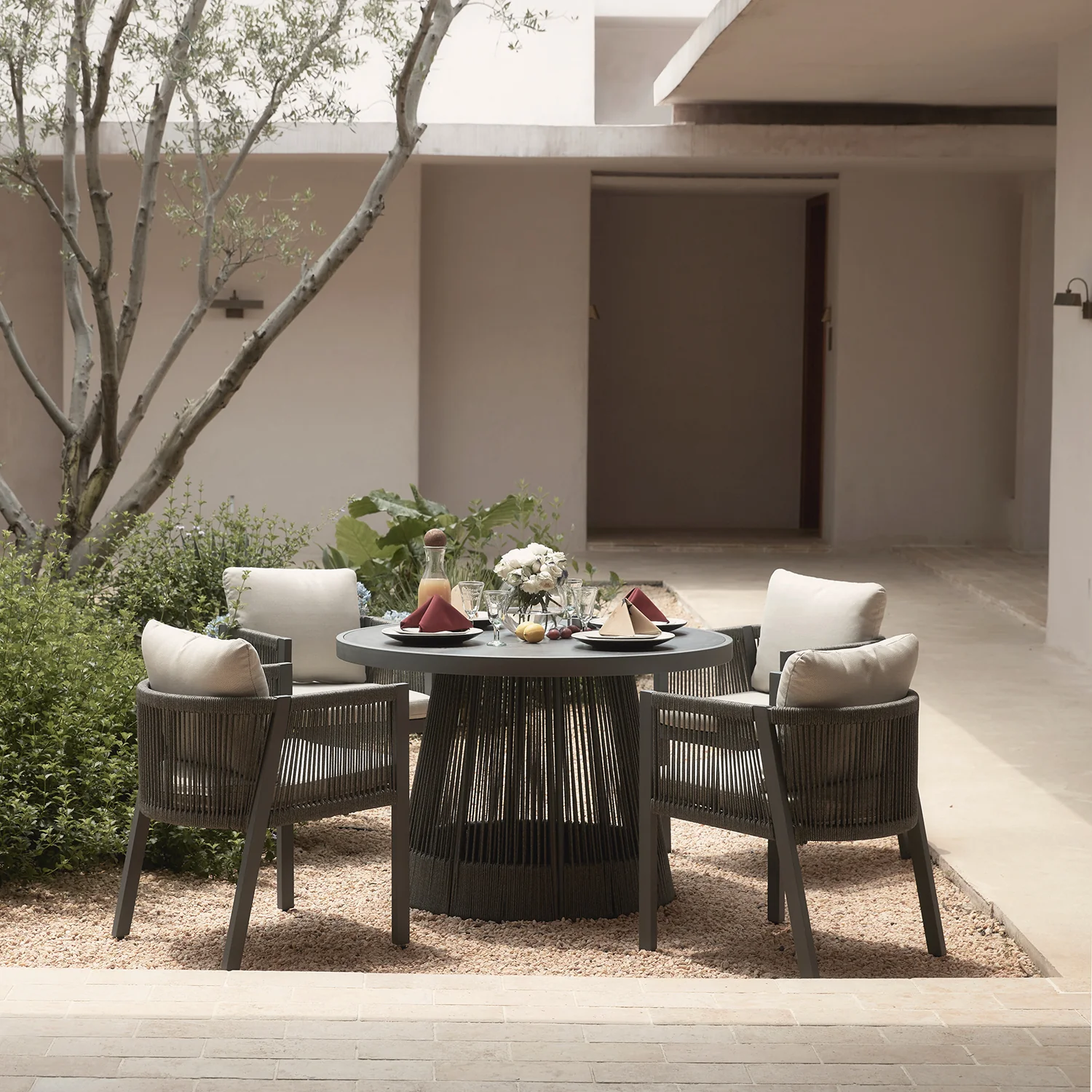 Pedra Rope and Aluminium Outdoor 4-Seater Round Dining Set, Grey