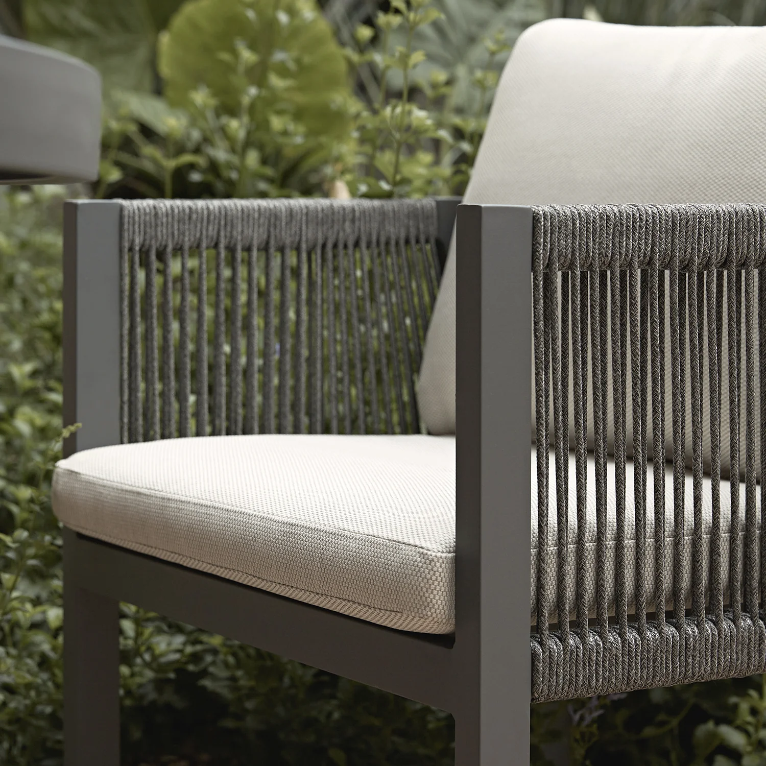 Pedra Rope and Aluminium Outdoor 4-Seater Round Dining Set, Grey - Image 7