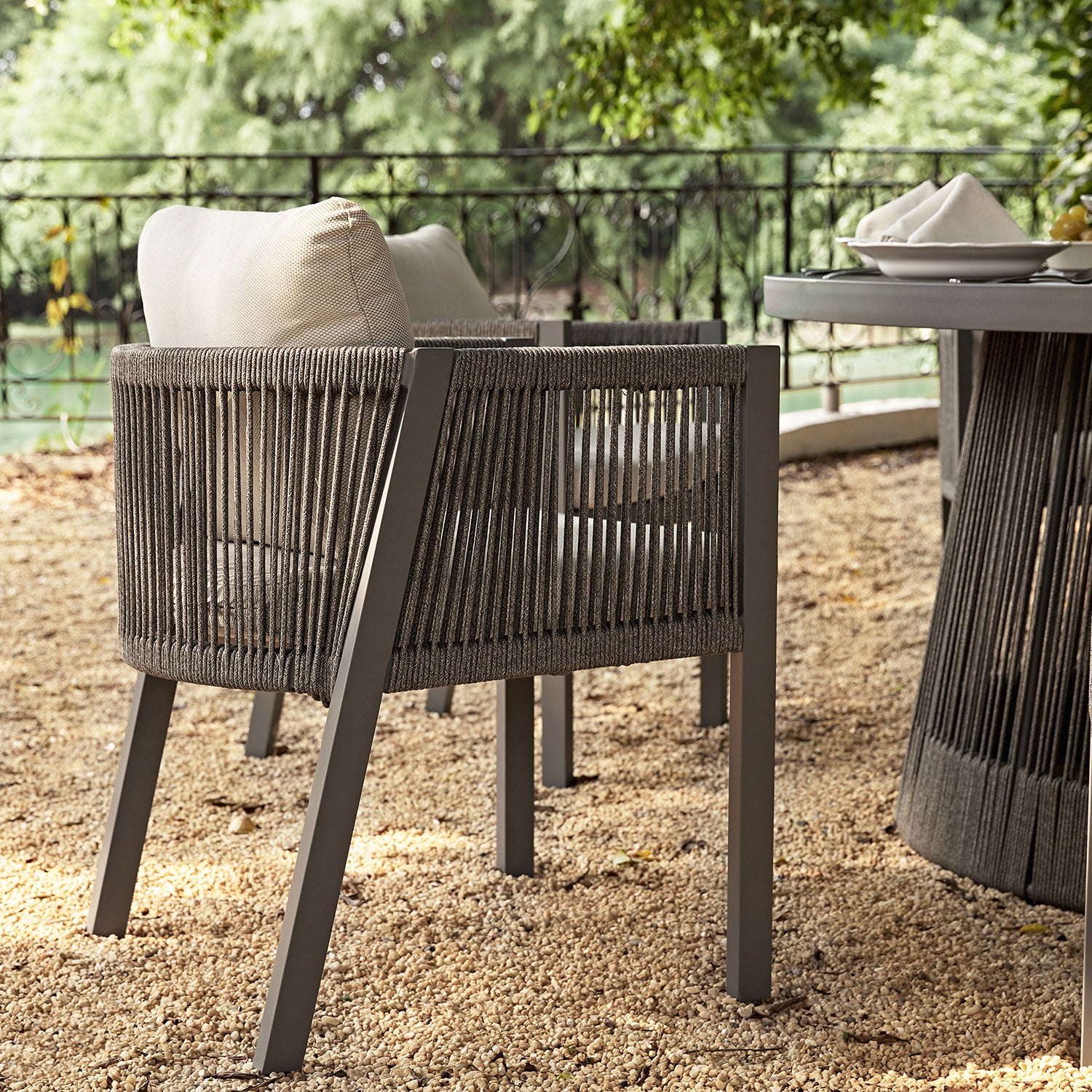 Pedra Rope and Aluminium Outdoor 6-Seater Round Dining Set, Grey - Image 5