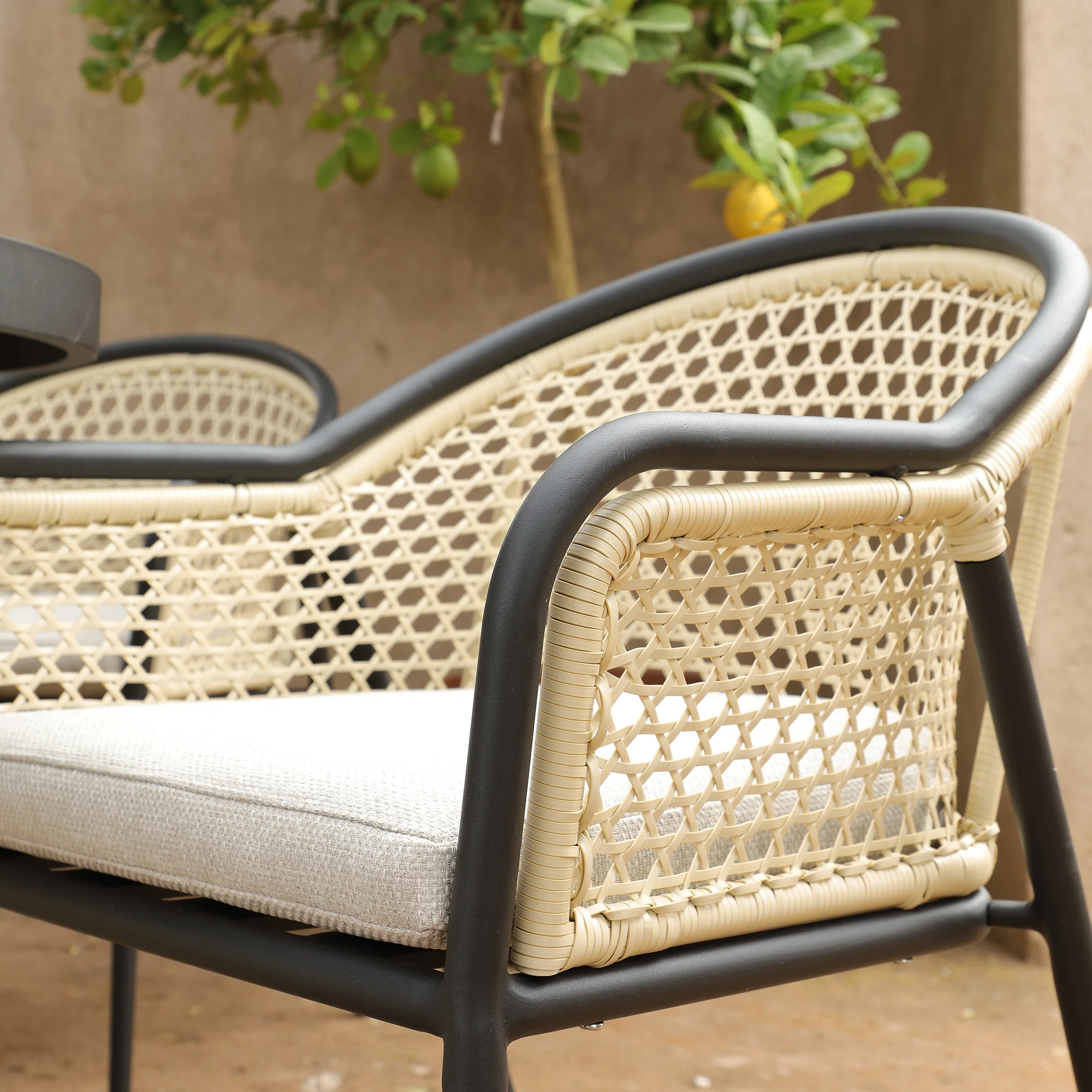 Pienza Outdoor Rattan 6-Seater Round Dining Set, Oatmeal Fabric with Black Frame - Image 5