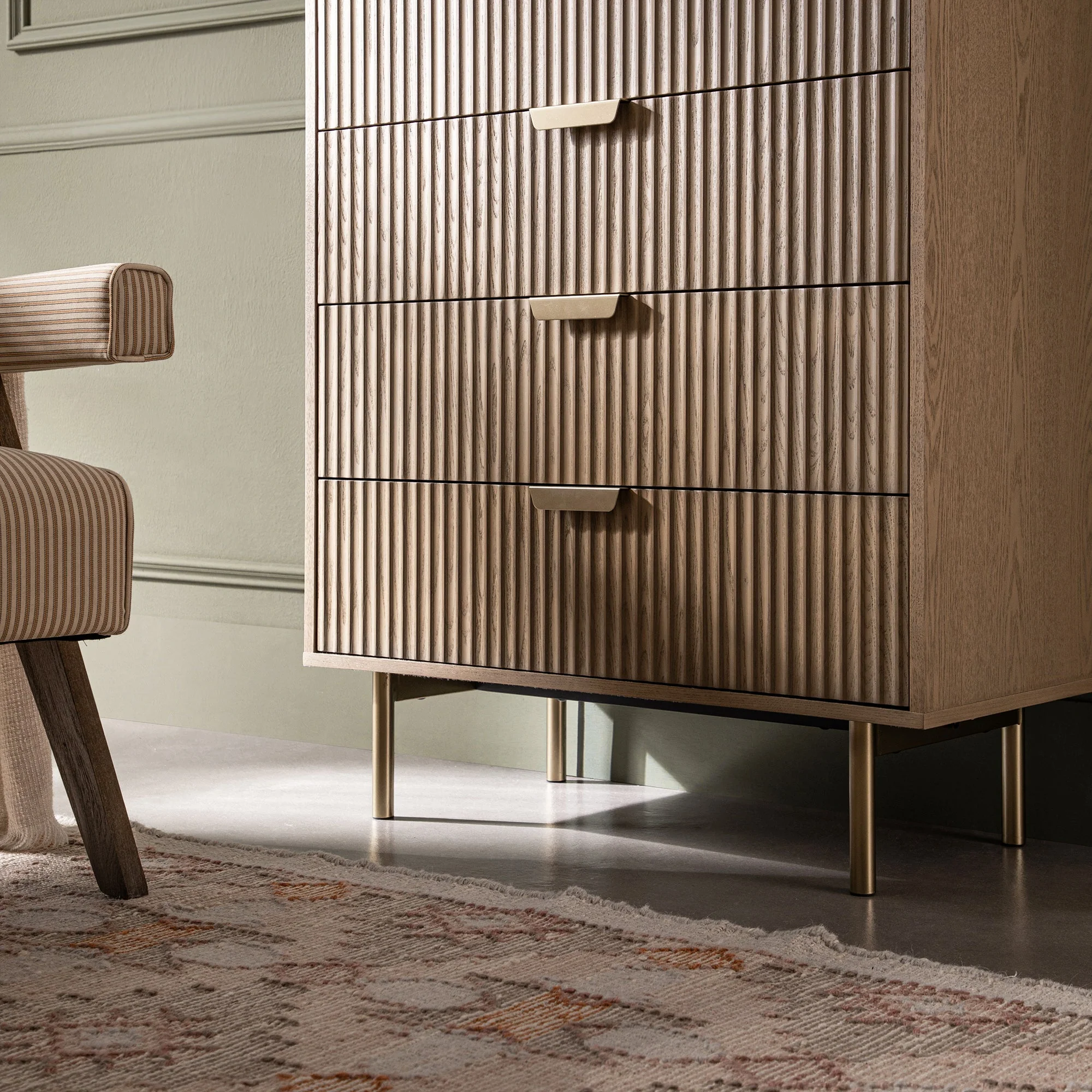 Richmond Ridged Chest of 5 Drawers, Light Ash - Image 4