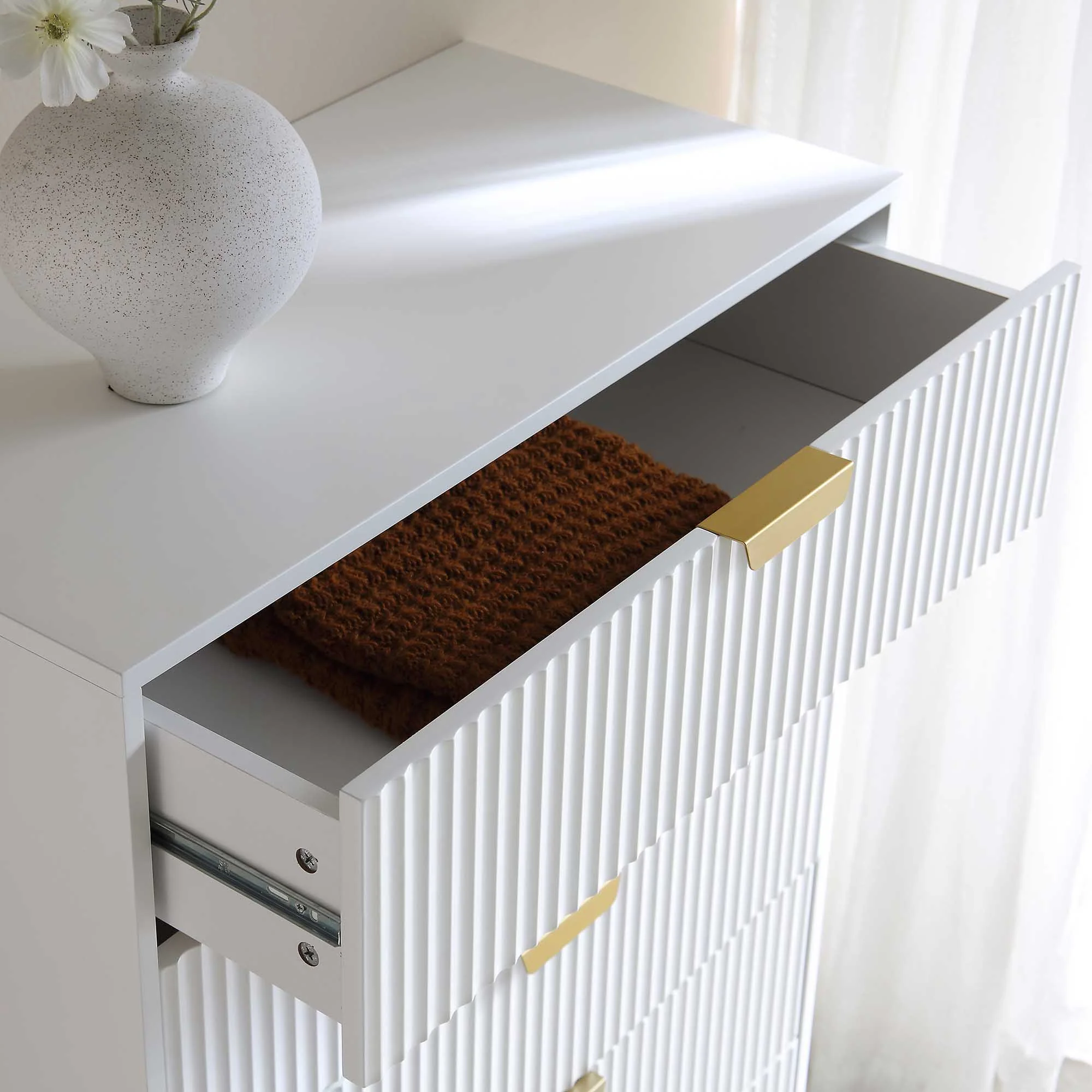 Richmond Ridged Chest of 5 Drawers, Matte White - Image 3