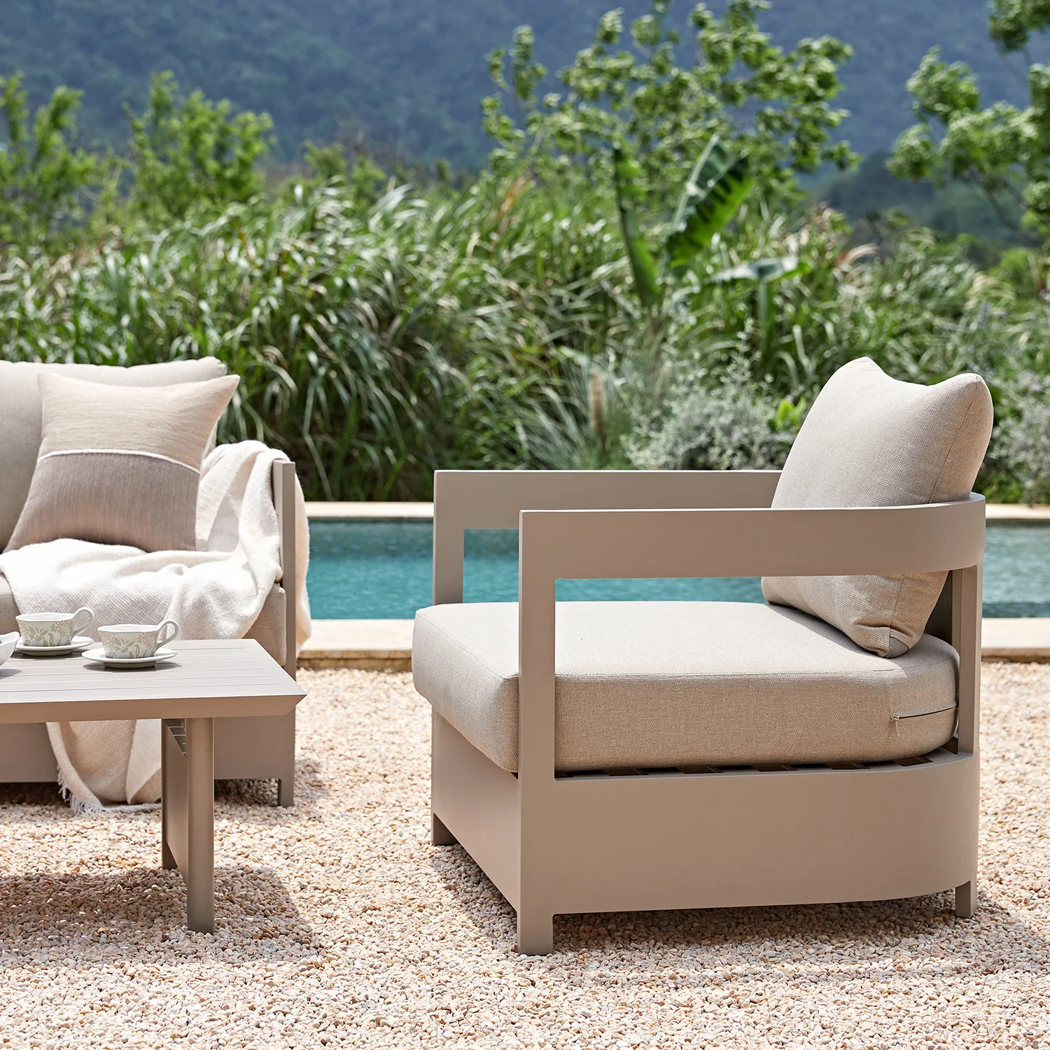 Stanford Outdoor 5-Seater Sofa Set, Taupe with Light Taupe Fabric - Image 5